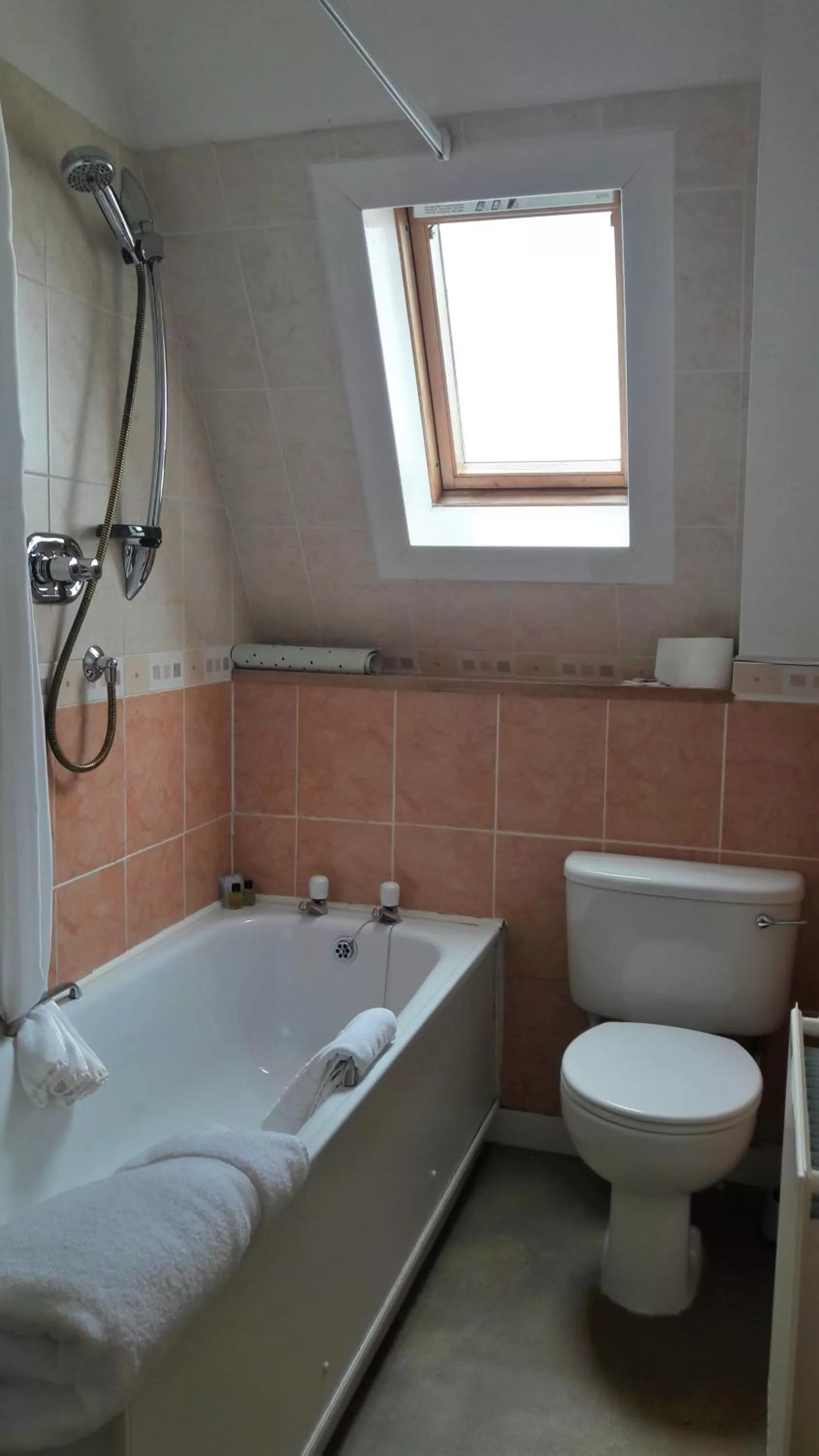 Bathroom in Mackays Hotel