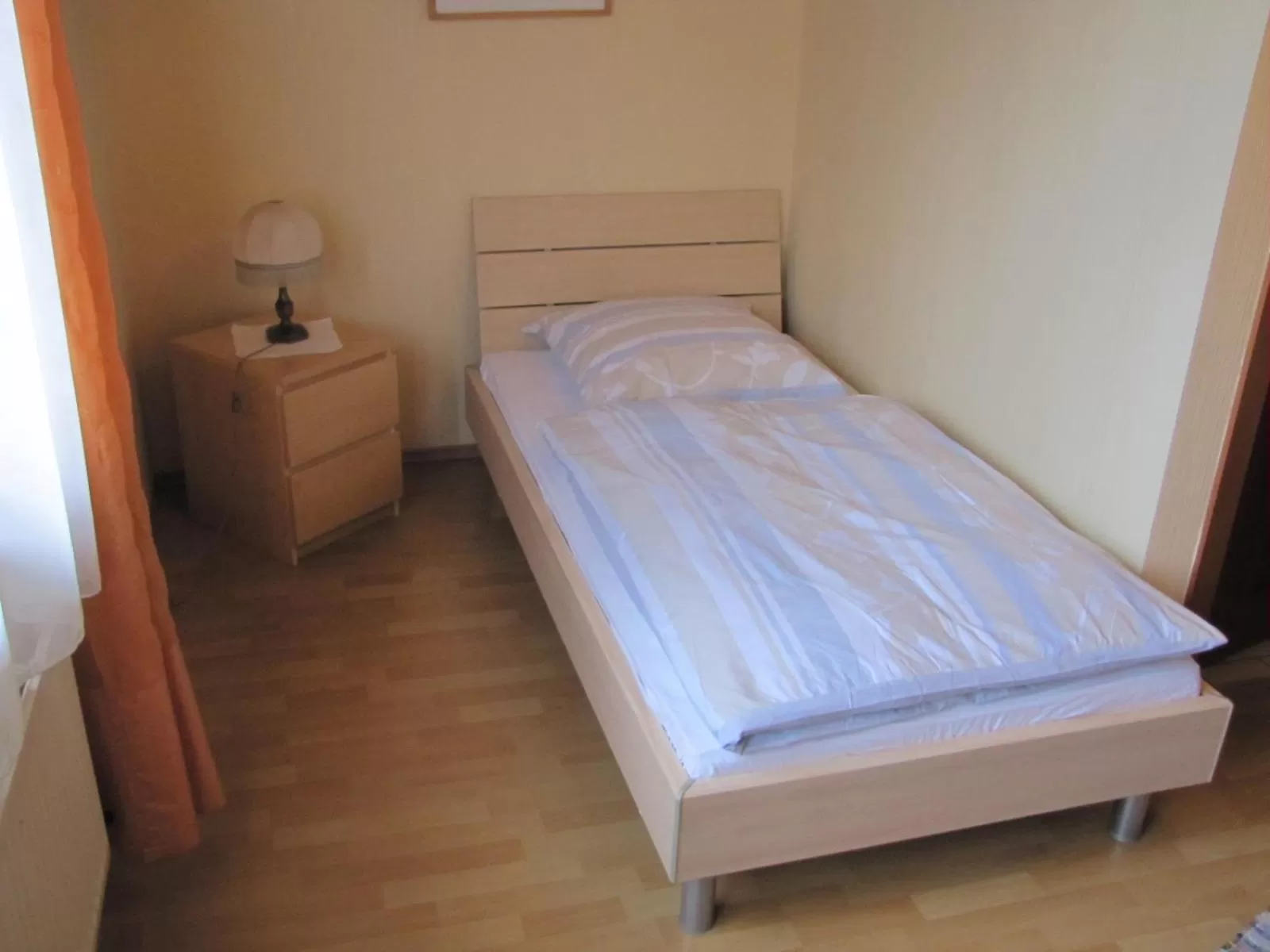 Bed in "Unter den Kastanien"