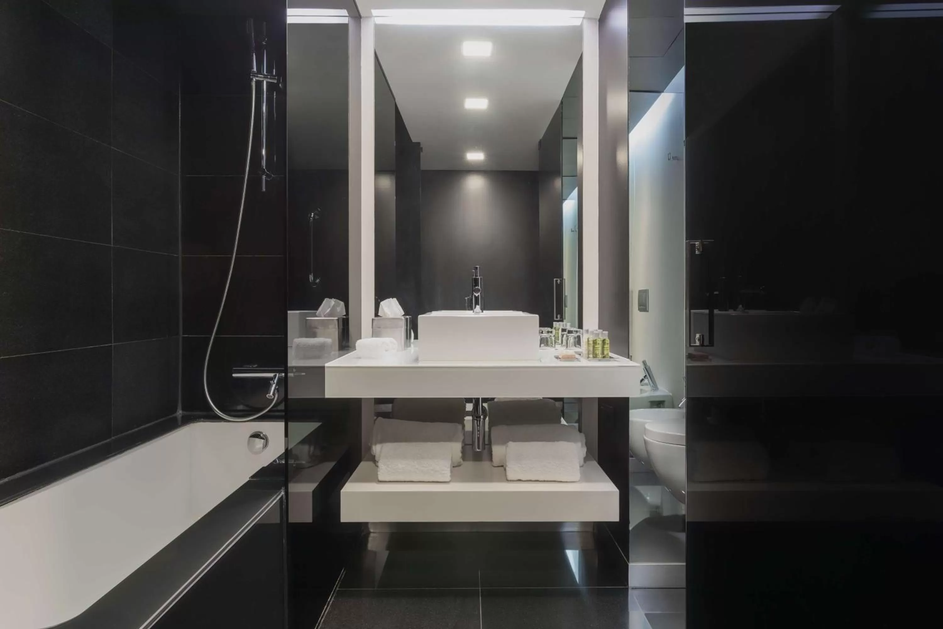 Bathroom in DoubleTree by Hilton Lisbon Fontana Park