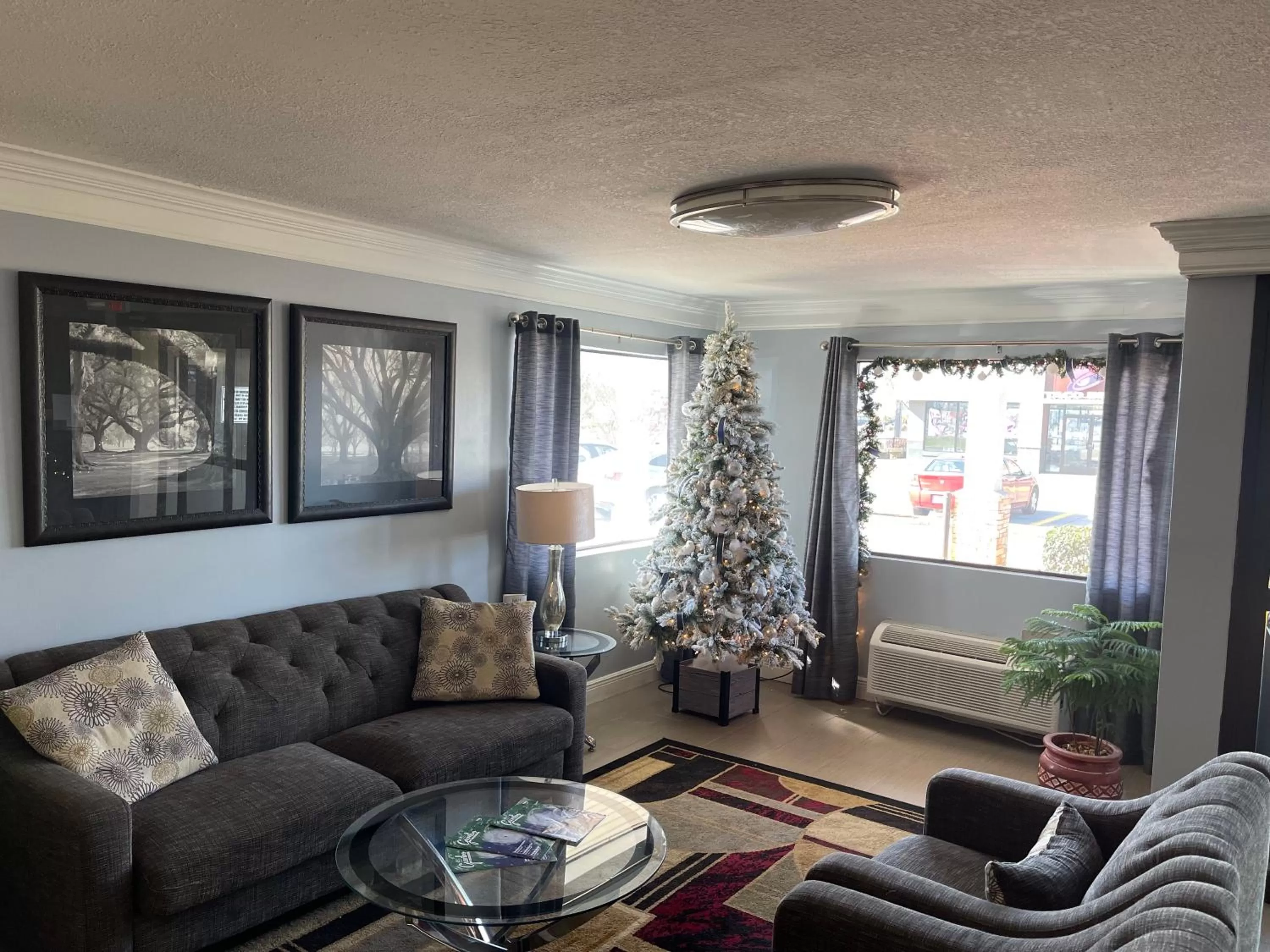Lobby or reception, Seating Area in Super 6 Inn & Suites