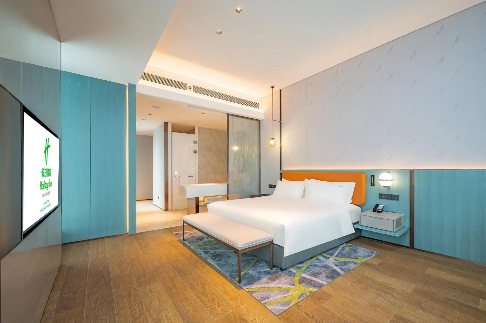 Photo of the whole room, Bed in Holiday Inn Changchun Oriental Plaza by IHG