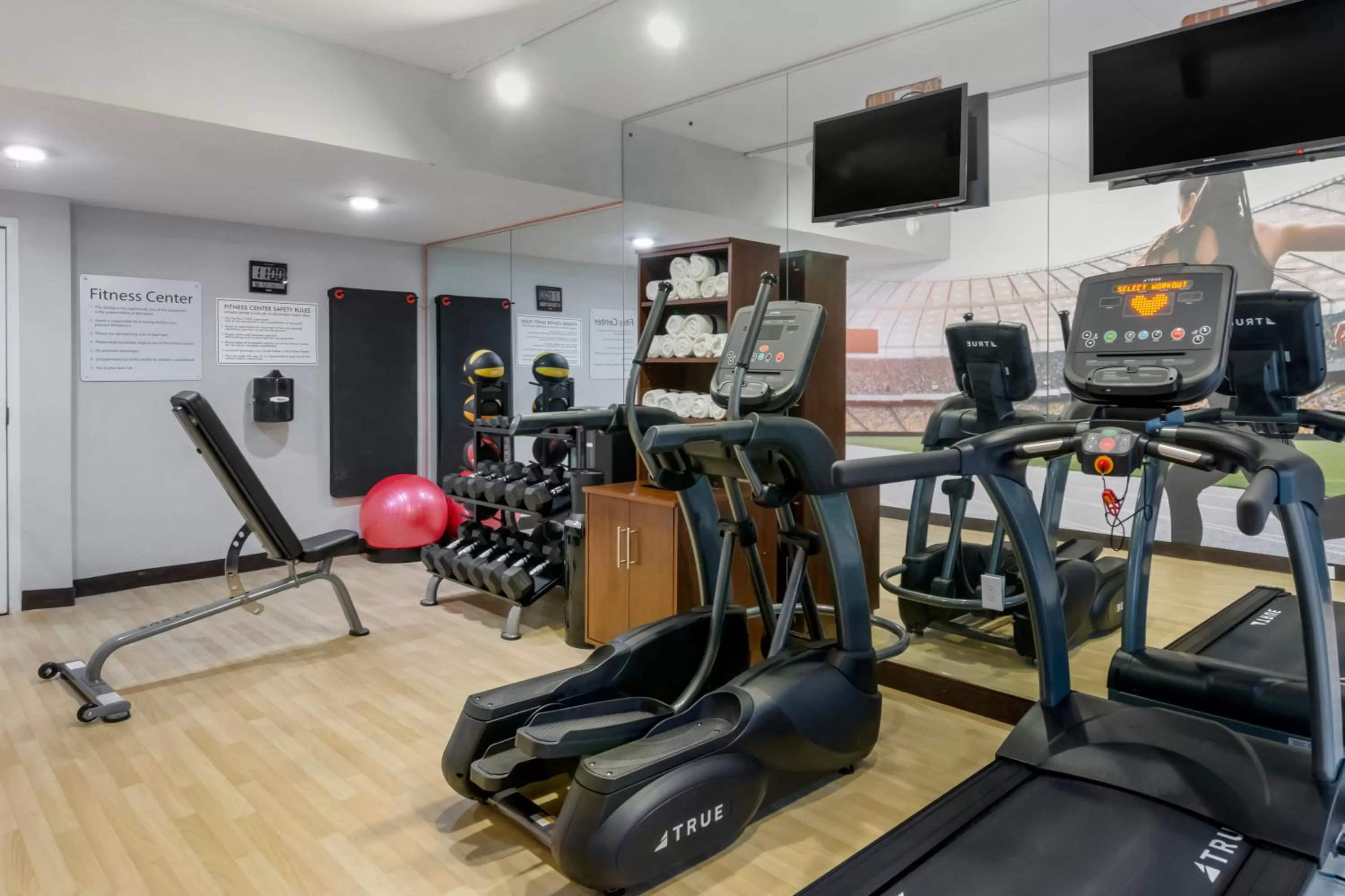 Fitness centre/facilities in Clarion Pointe Charlottesville