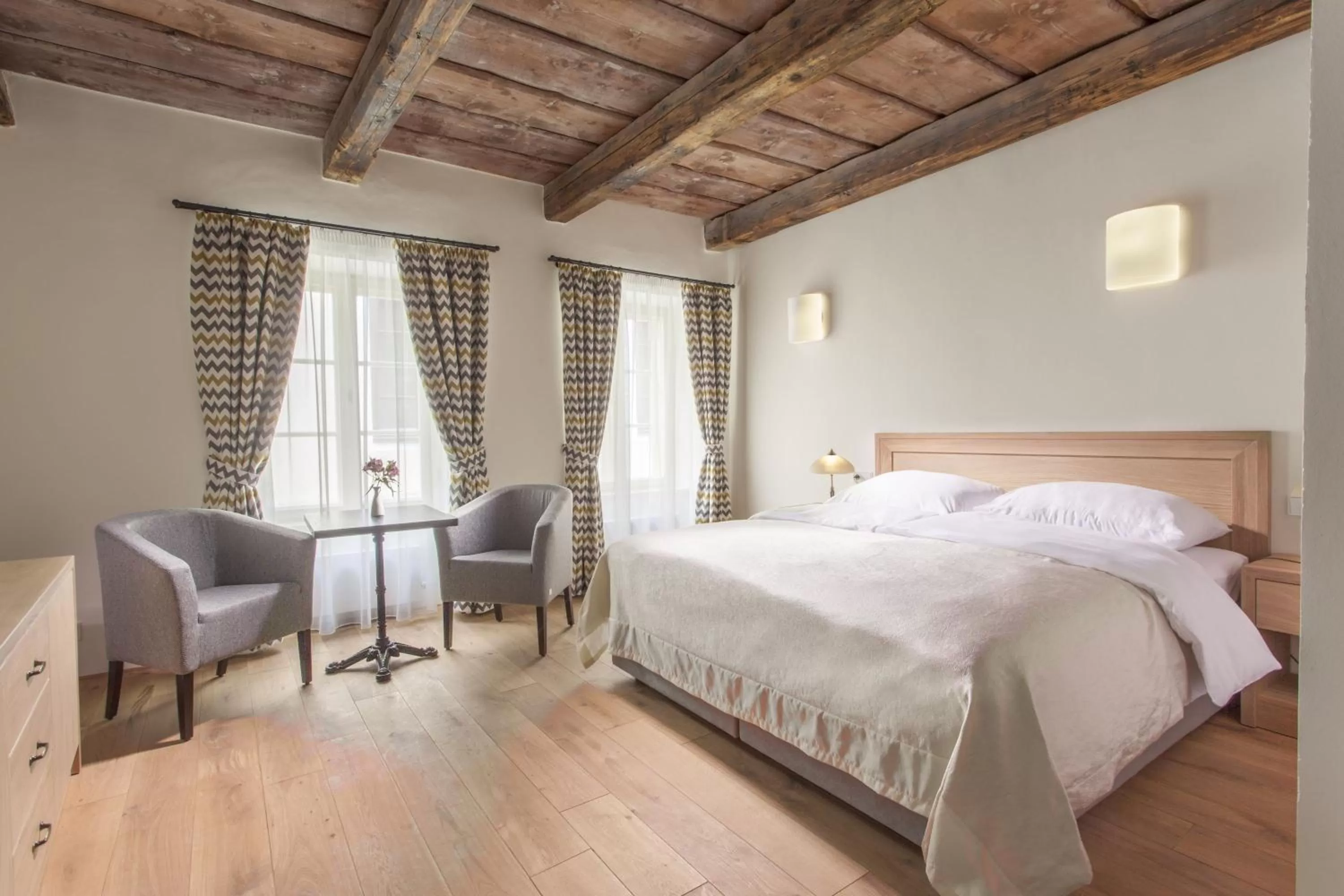 Photo of the whole room, Bed in Hotel At the White Lily