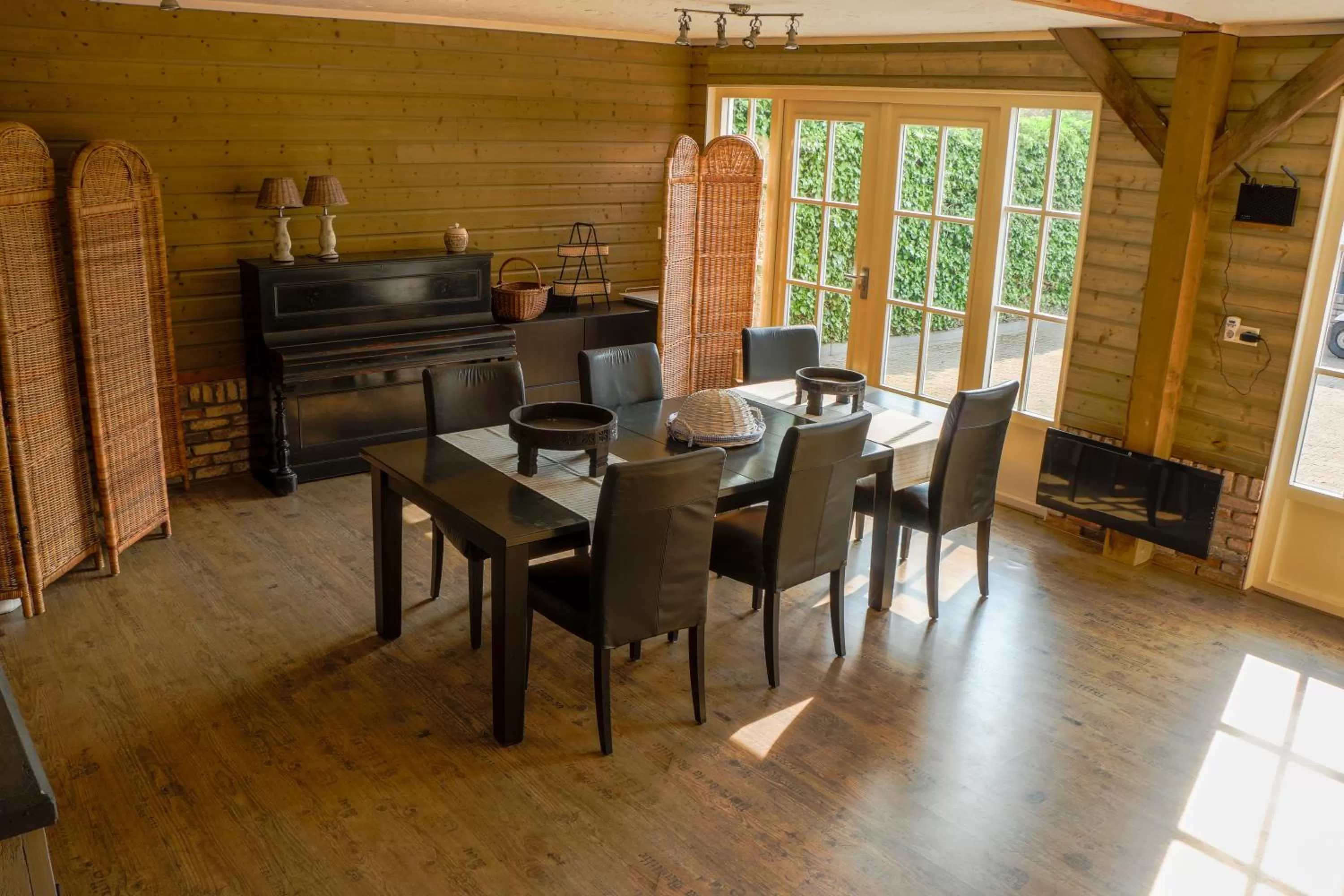 Communal lounge/ TV room, Dining Area in Oostmolenhoeve B&B