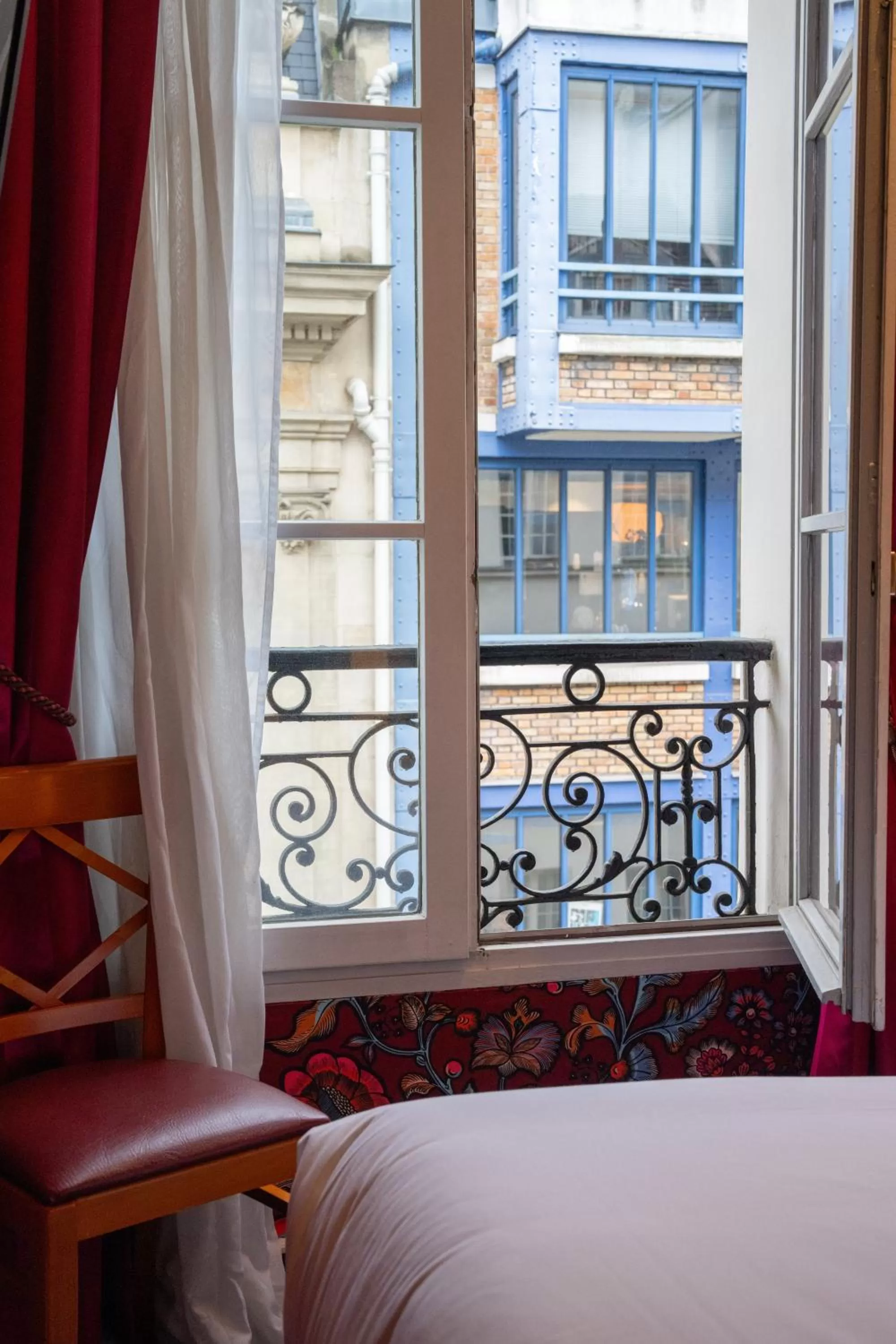 View (from property/room), Bed in Hotel de Fleurie - Saint-Germain-des-Pres