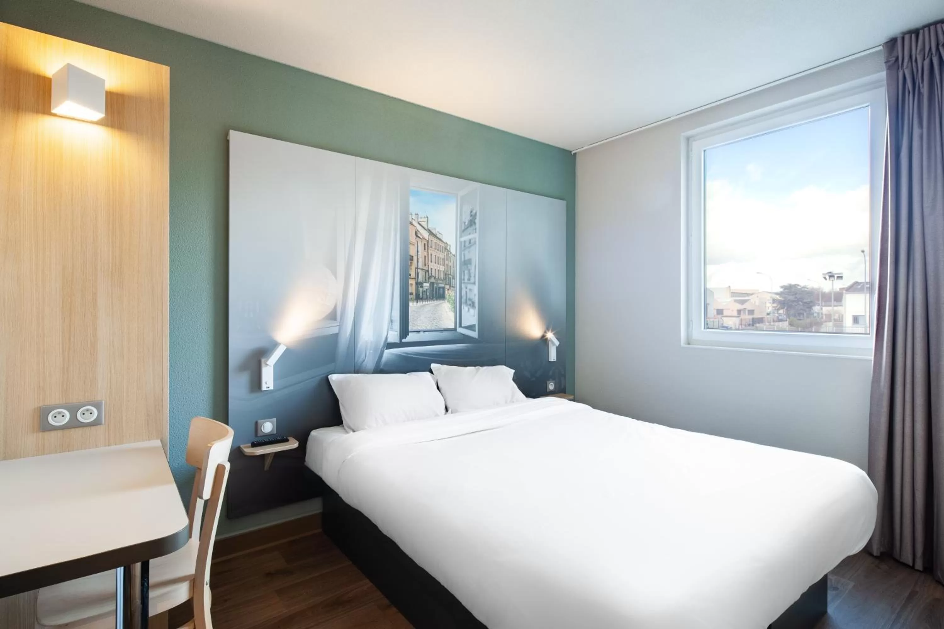 Bedroom, Bed in B&B HOTEL Meaux