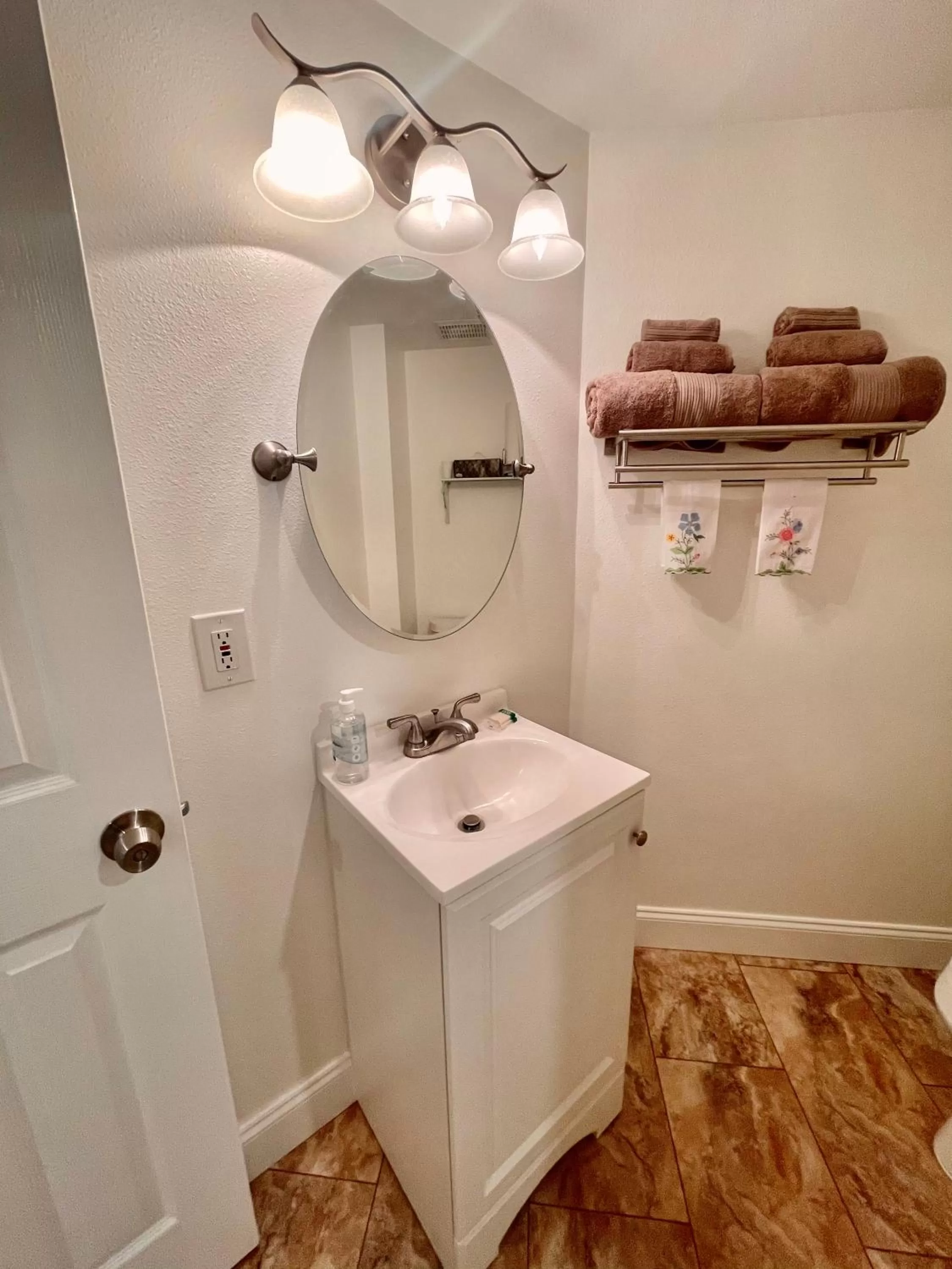 Bathroom in Hidden Valley B&B