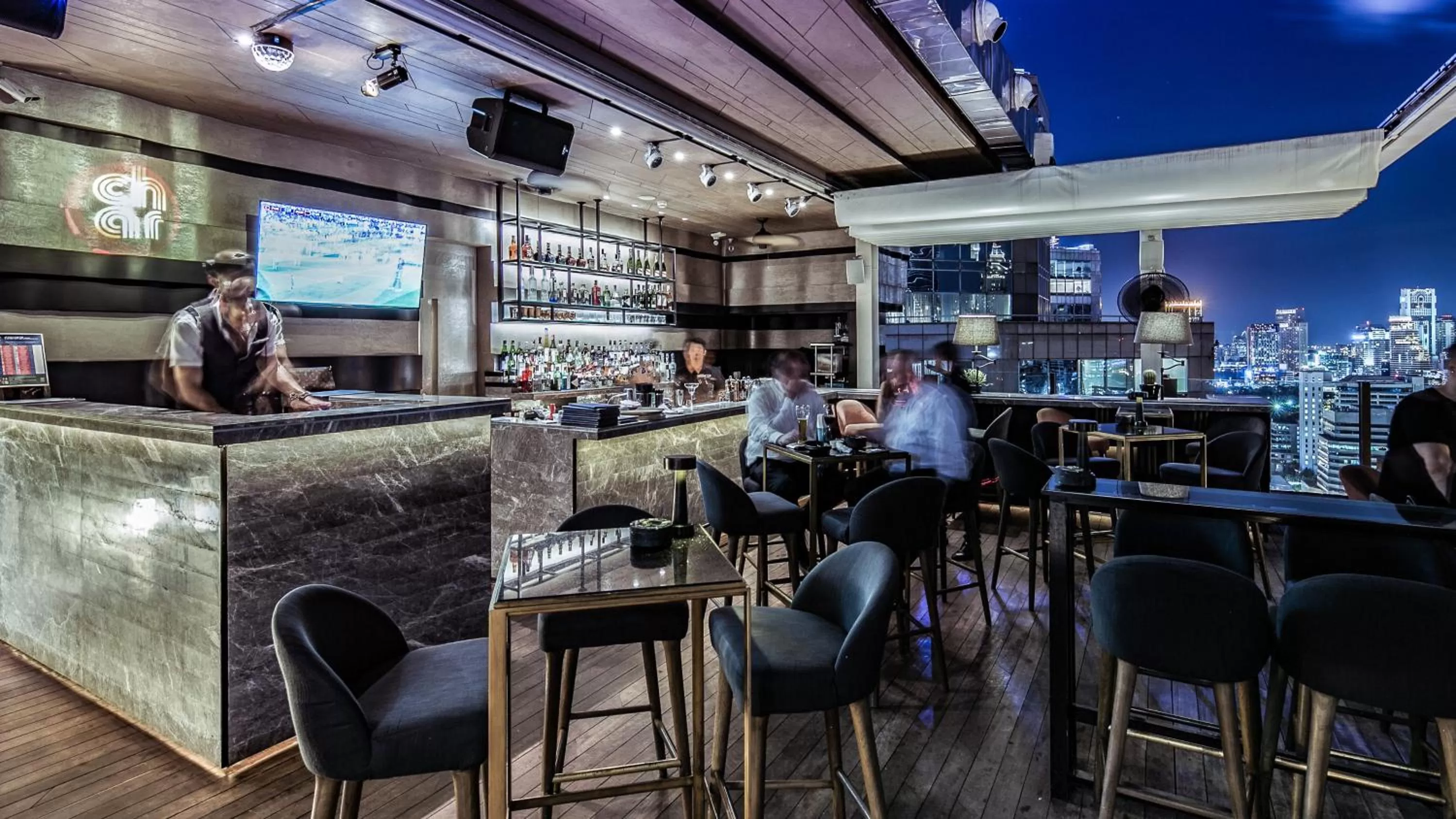 Restaurant/places to eat in Hotel Indigo Bangkok Wireless Road by IHG