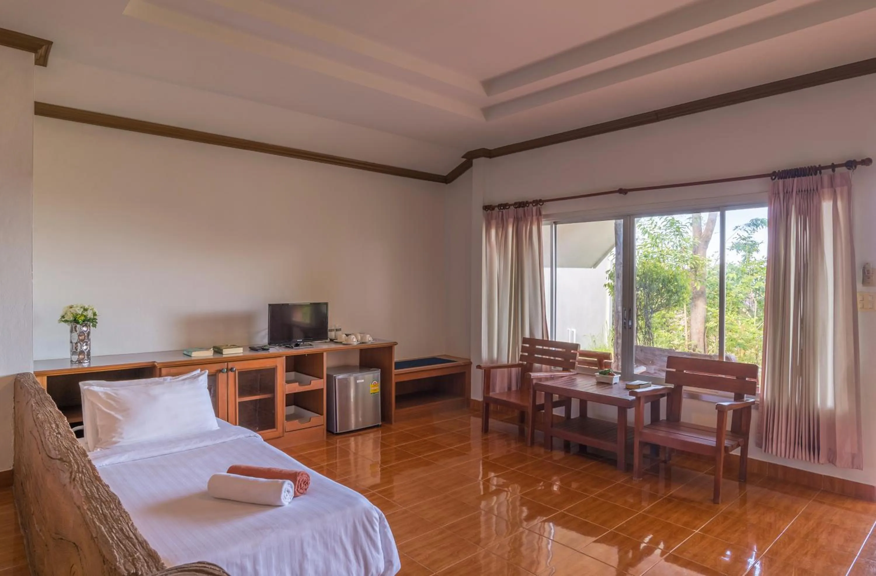 Photo of the whole room, Bed in Lanta Manda Resort