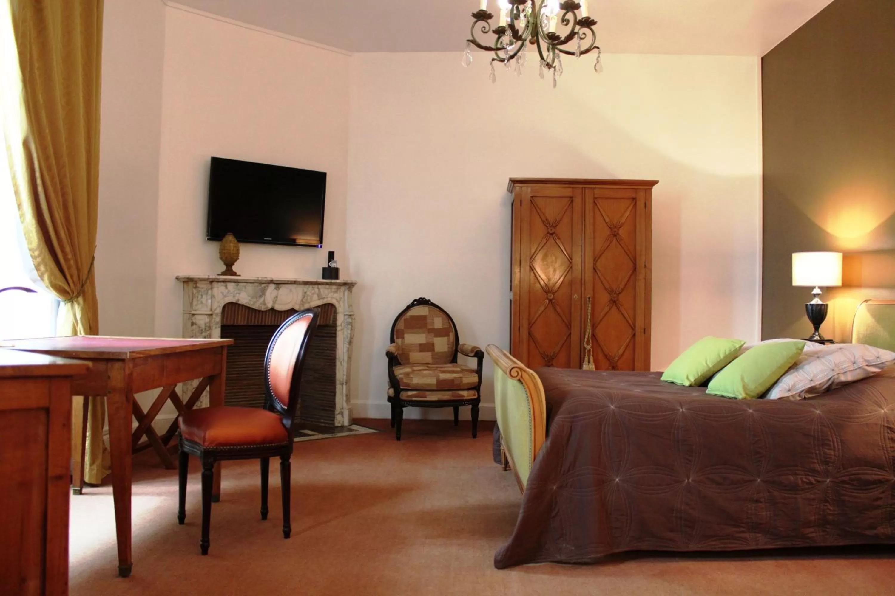 Photo of the whole room, Bed in Résidence et Chambres d'Hôtes de La Porte d'Arras