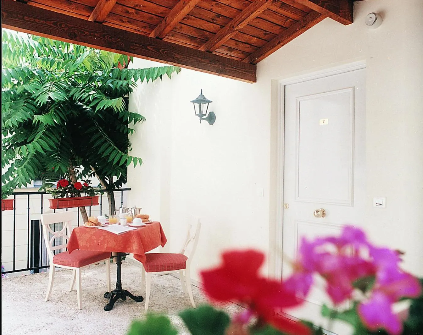 Patio in Hotel Delambre