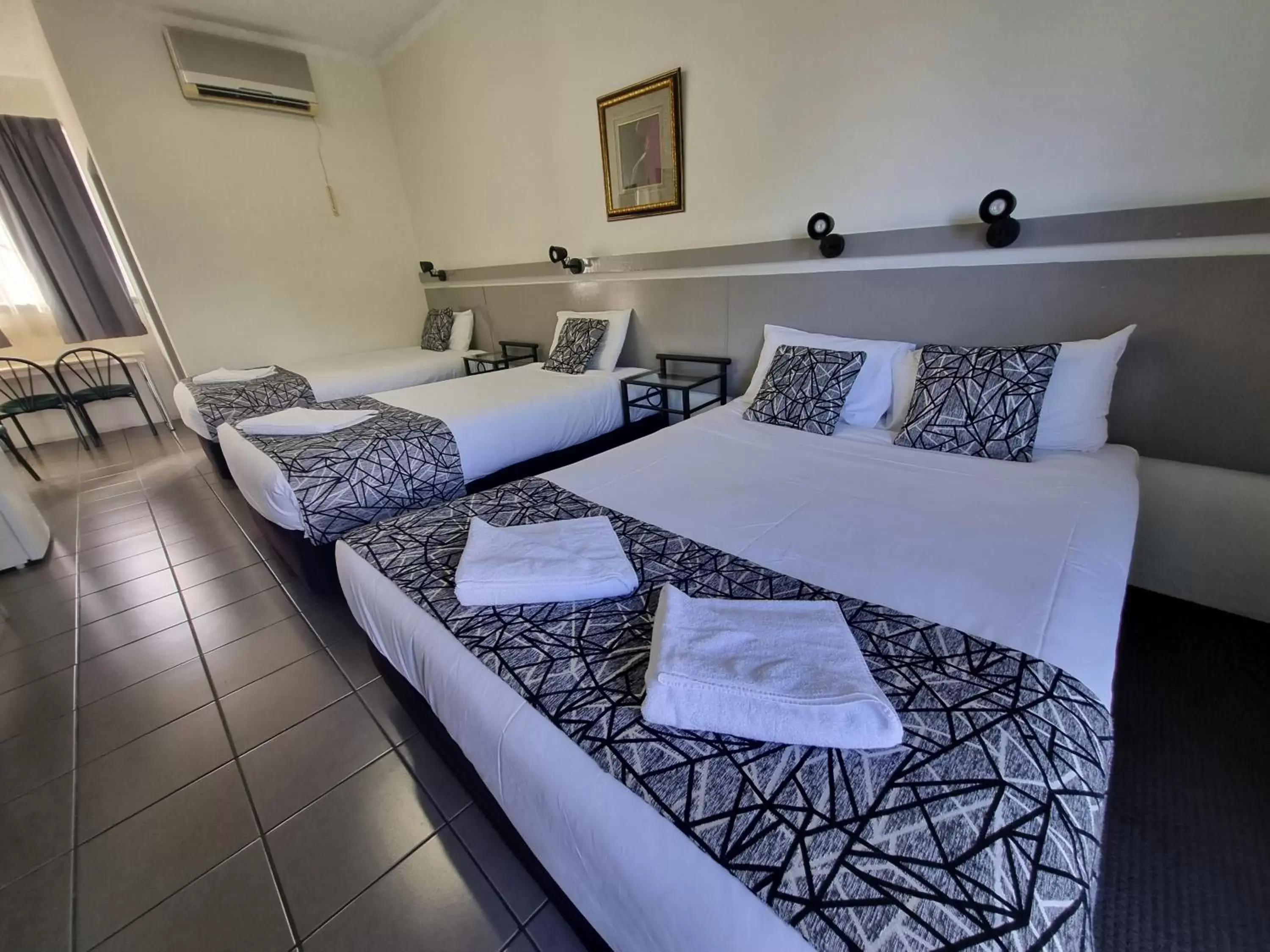 Deluxe Family Room in Park Drive Motel Deluxe Family Room in Park Drive Motel