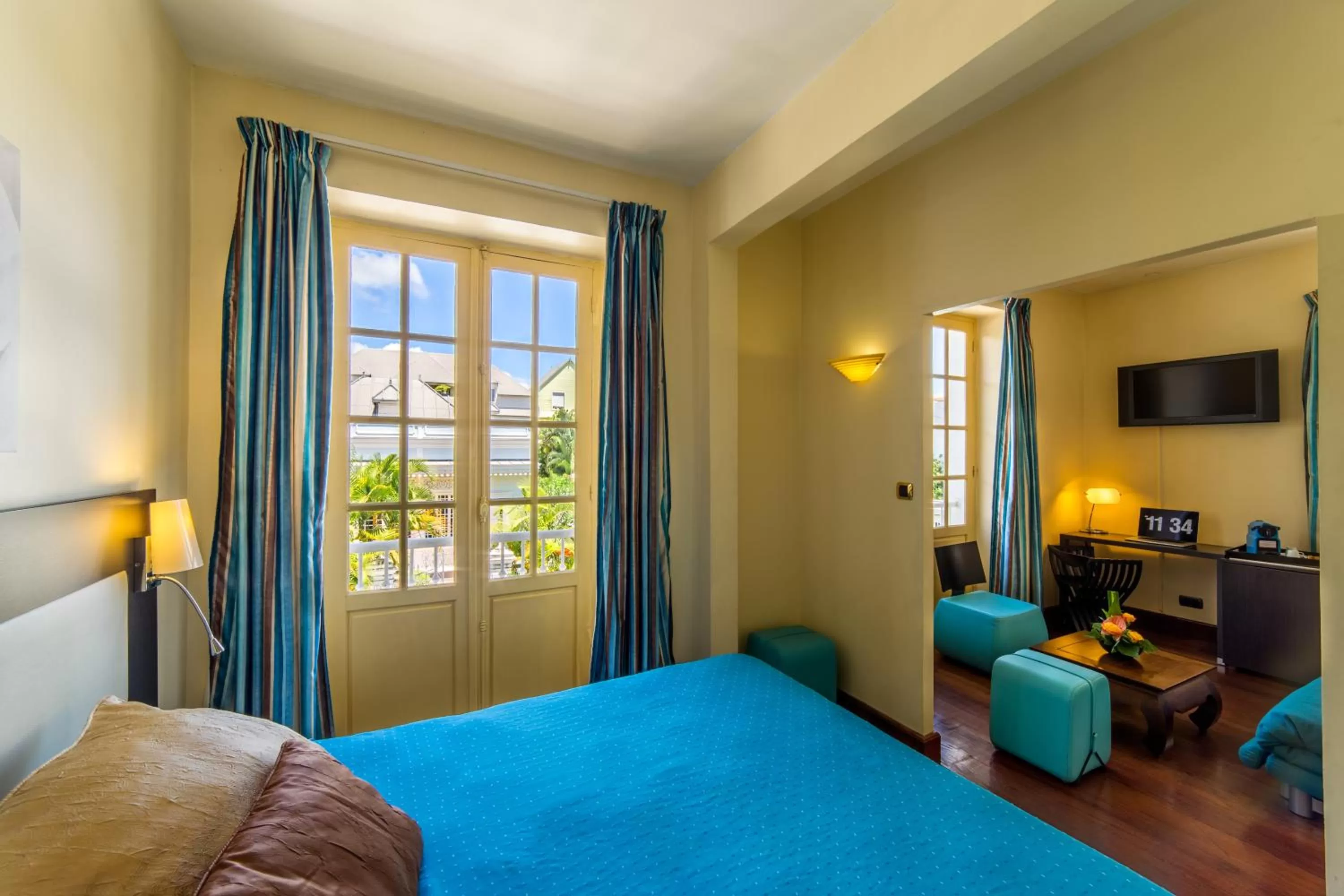 Photo of the whole room, Bed in Le Juliette Dodu- Le charme d'un monument historique