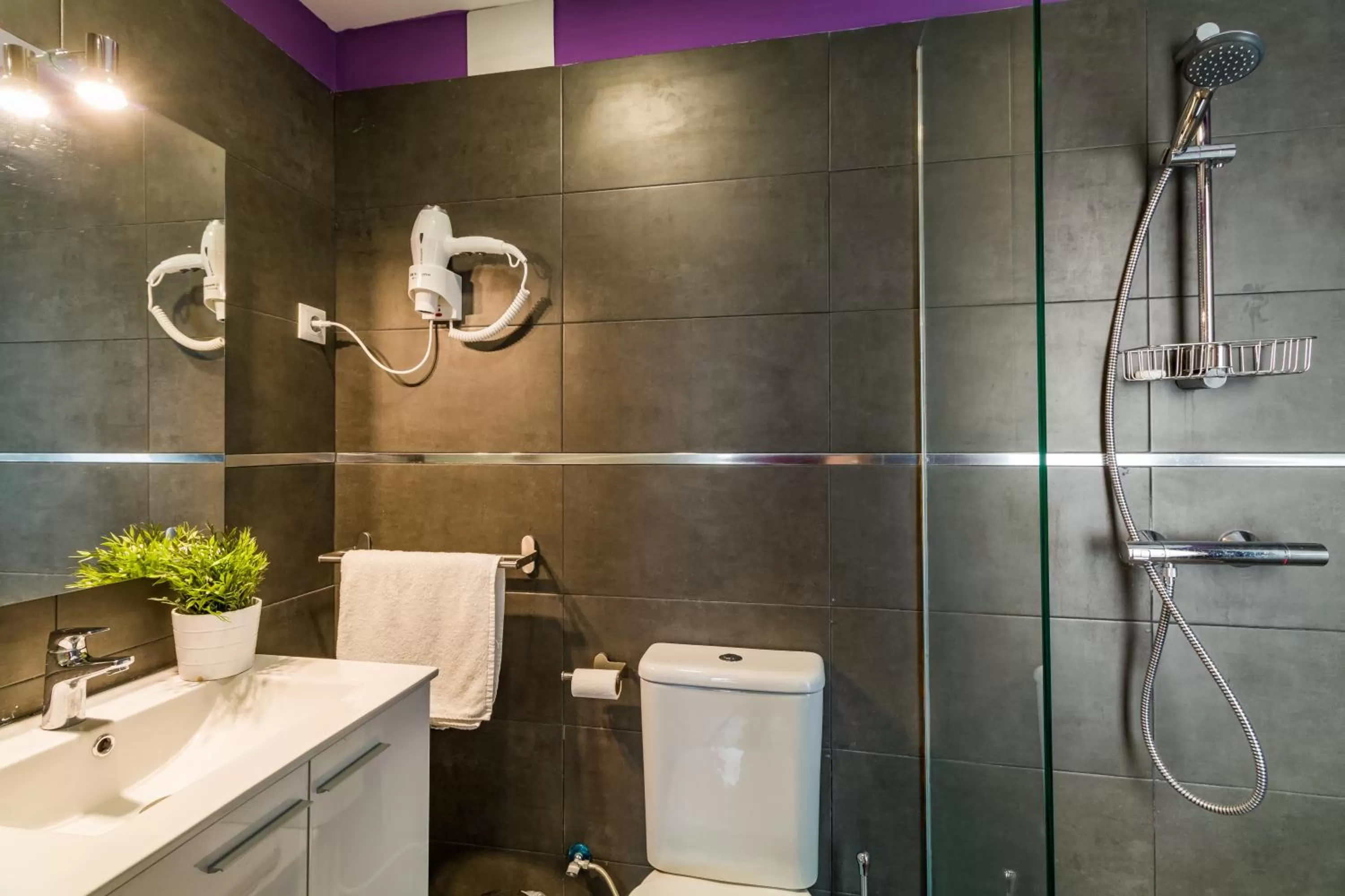 Shower in La Arbolada