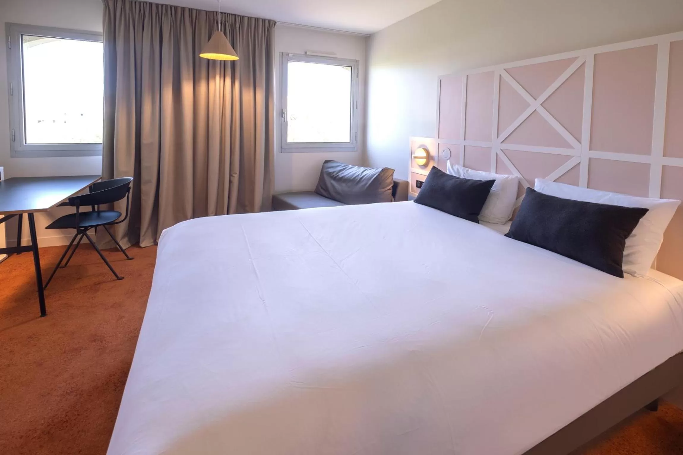 Bed in Mercure Rouen Centre Champ de Mars