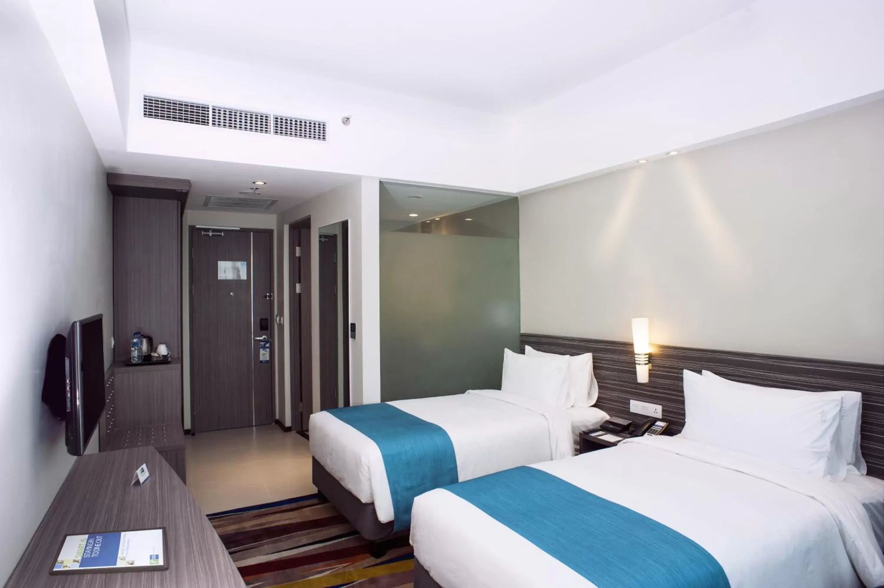 Standard Twin Room with Free Breakfast in Holiday Inn Express Surabaya CenterPoint by IHG Standard Twin Room with Free Breakfast in Holiday Inn Express Surabaya CenterPoint by IHG