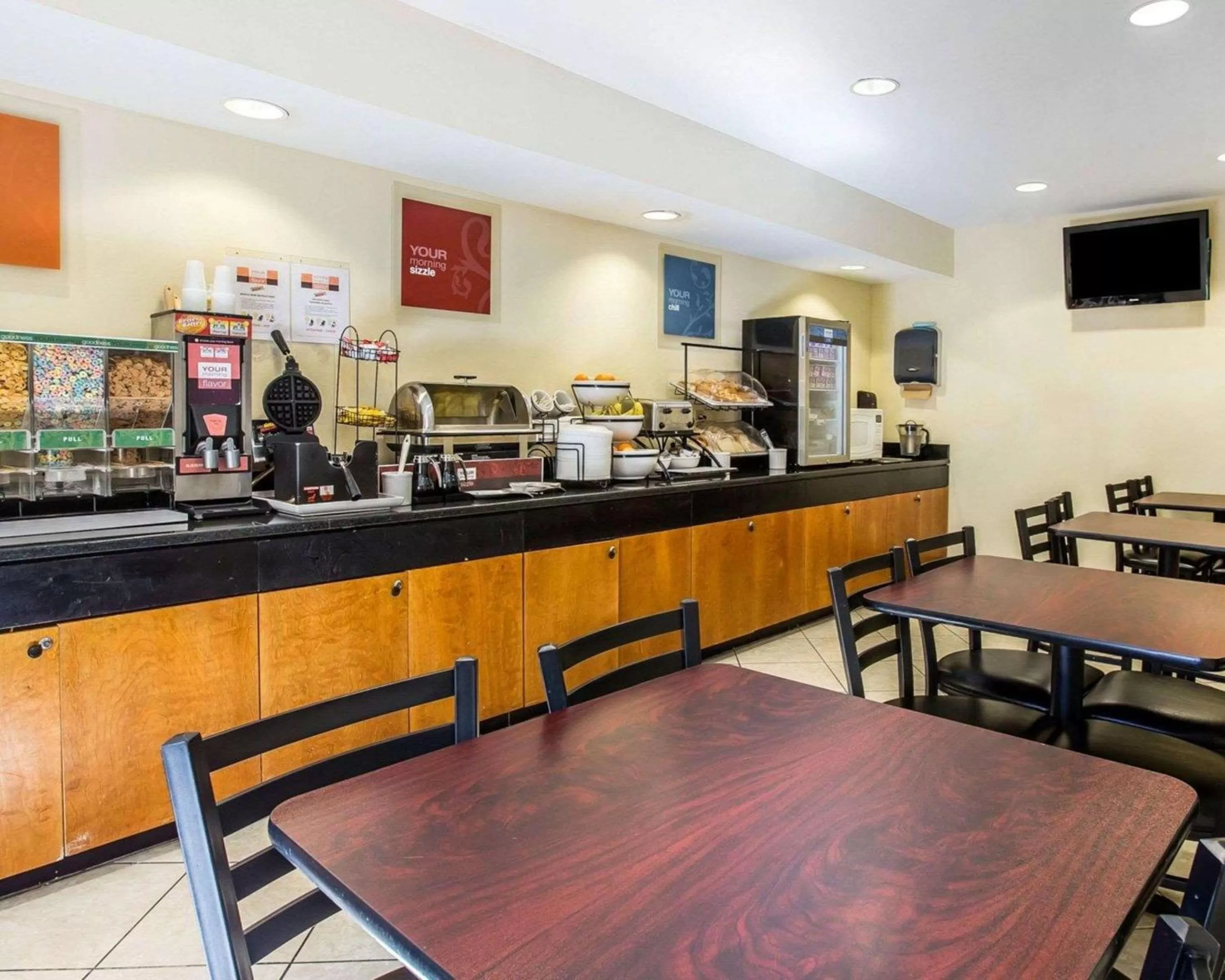 Restaurant/places to eat in Quality Inn Darien-North Brunswick