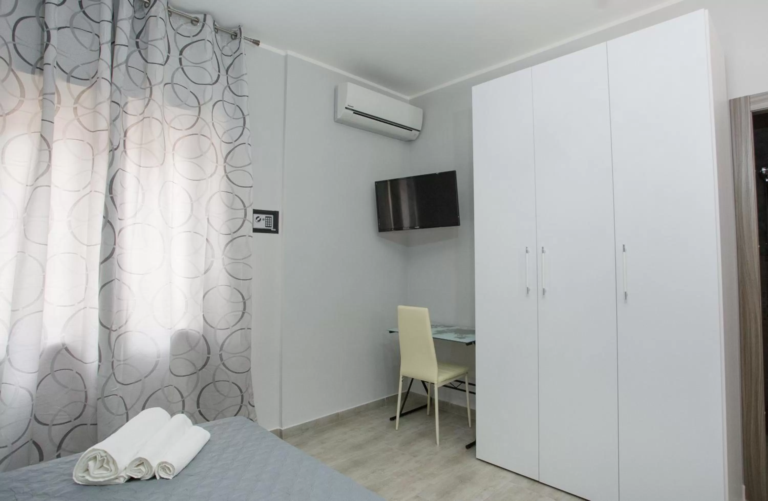 Photo of the whole room, Bed in B&B Palermo Sole & Cultura