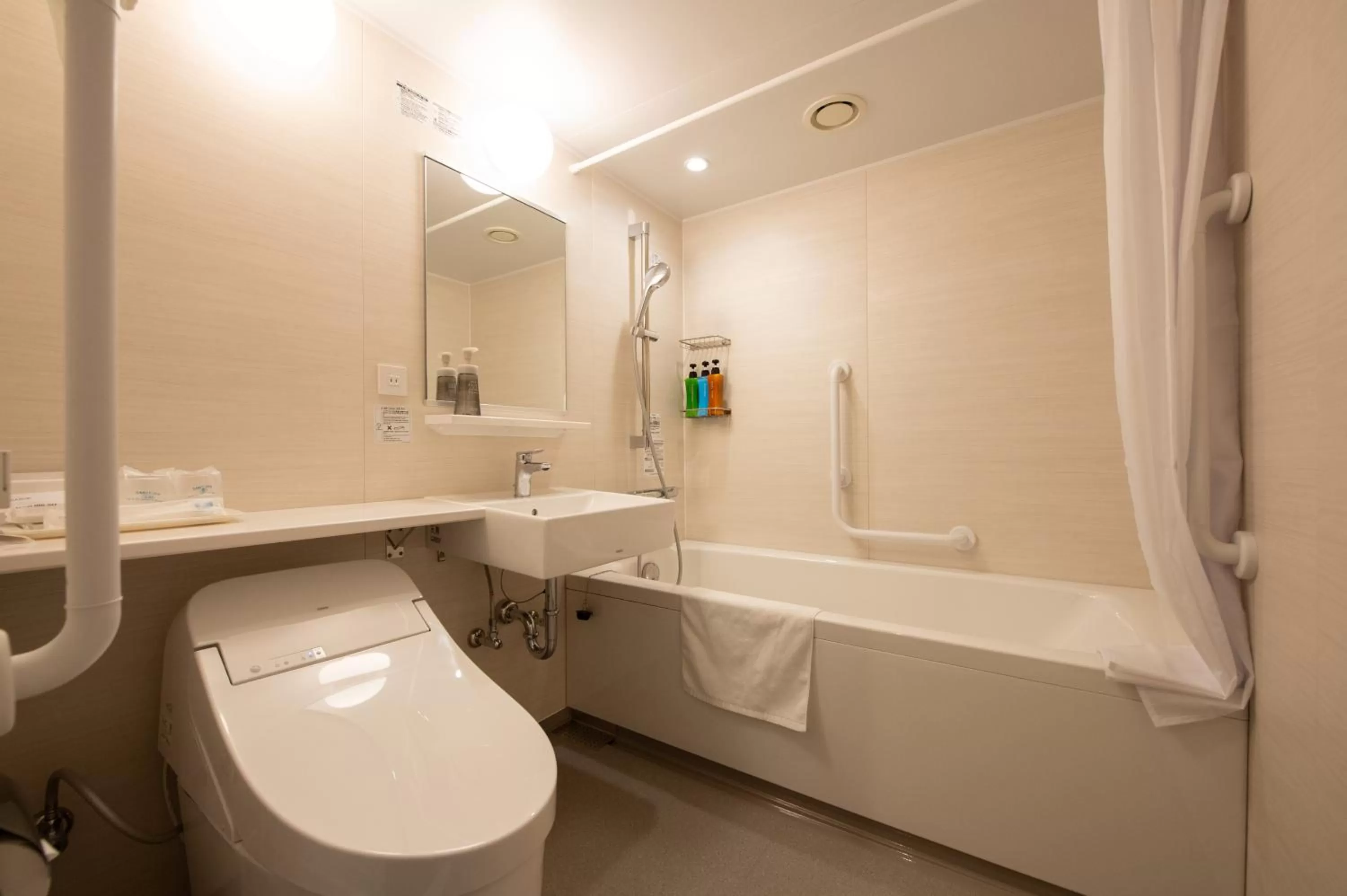 Shower in Belmont Hotel