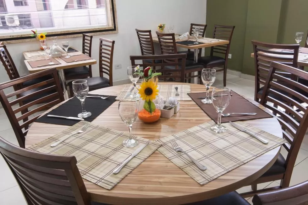 Restaurant/places to eat in Monte Serrat Hotel