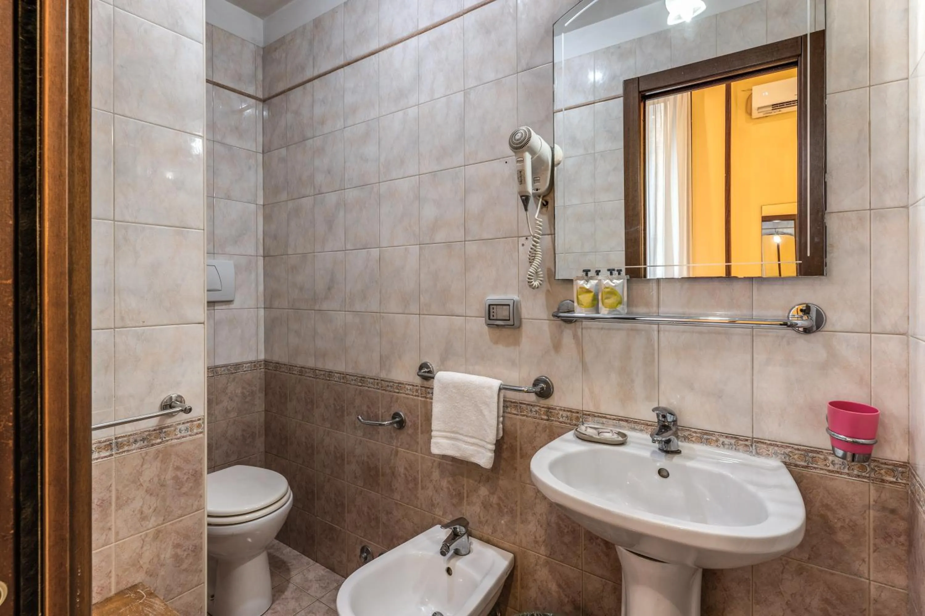 Shower in Hotel Pomezia