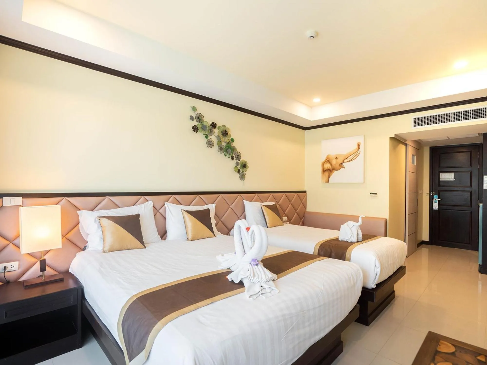 Bed in Baan Sailom Hotel Phuket - Sha Extra Plus