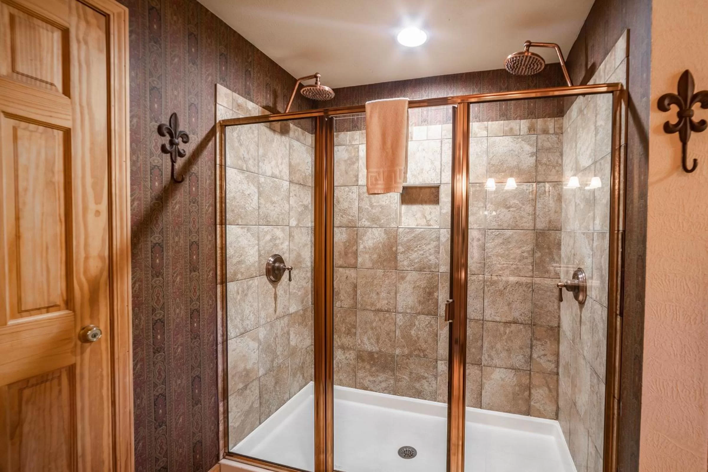 Shower in Cabins at Grand Mountain
