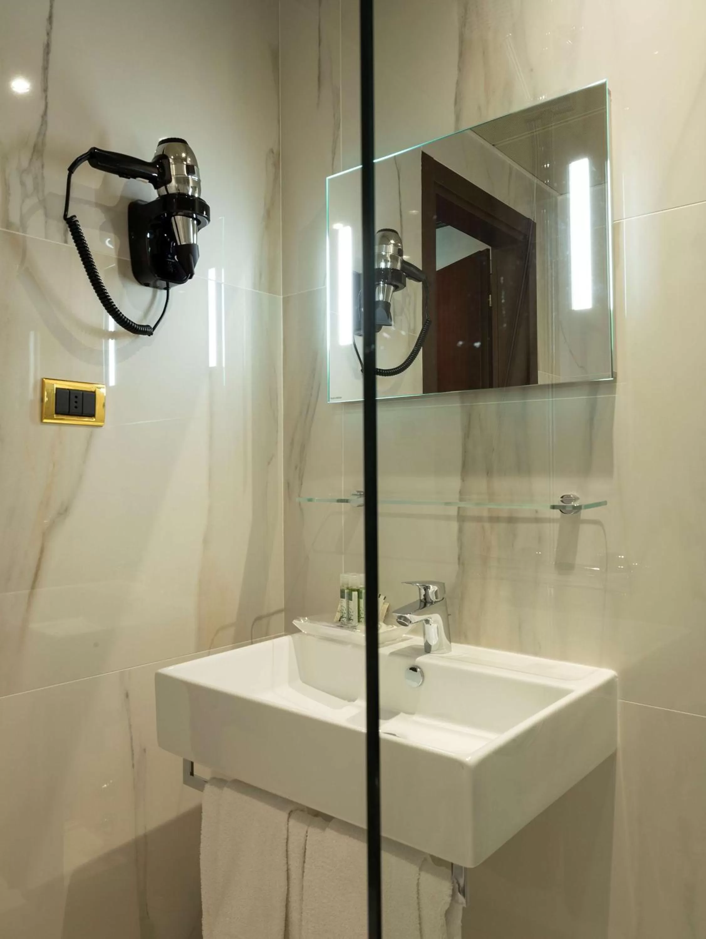 Bathroom in c-hotels Concorde