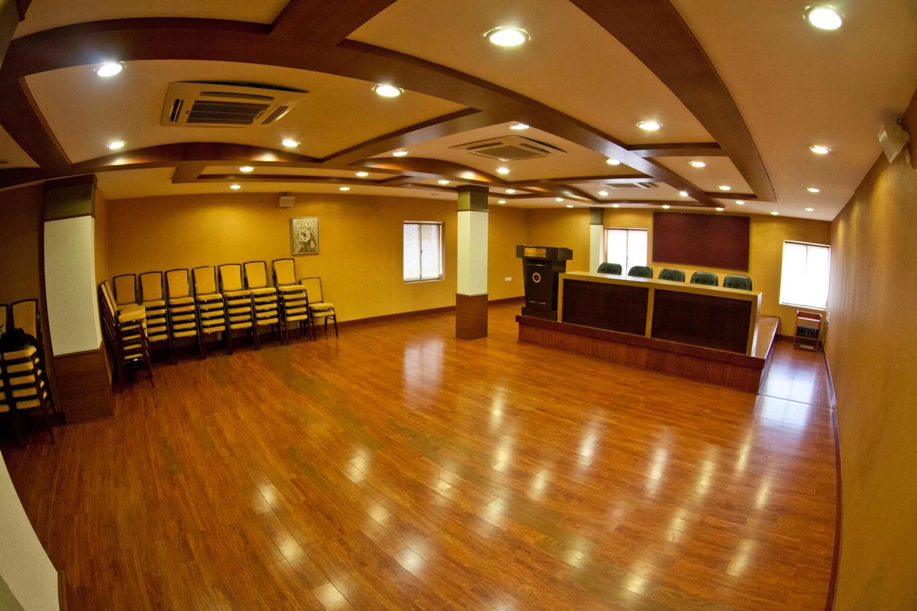 Business facilities in Paramount Tower