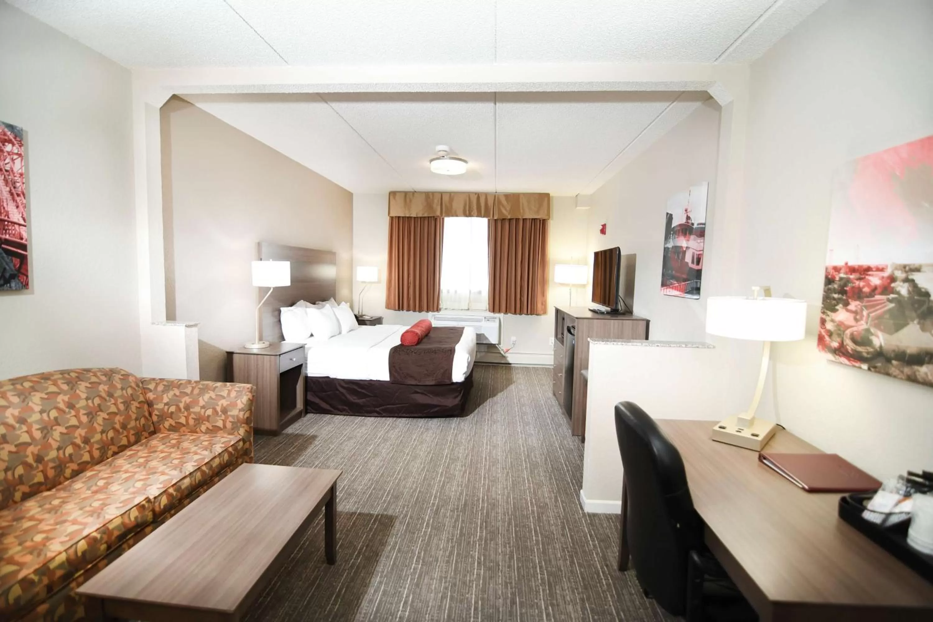 Photo of the whole room in Best Western Plus Sandusky Hotel & Suites