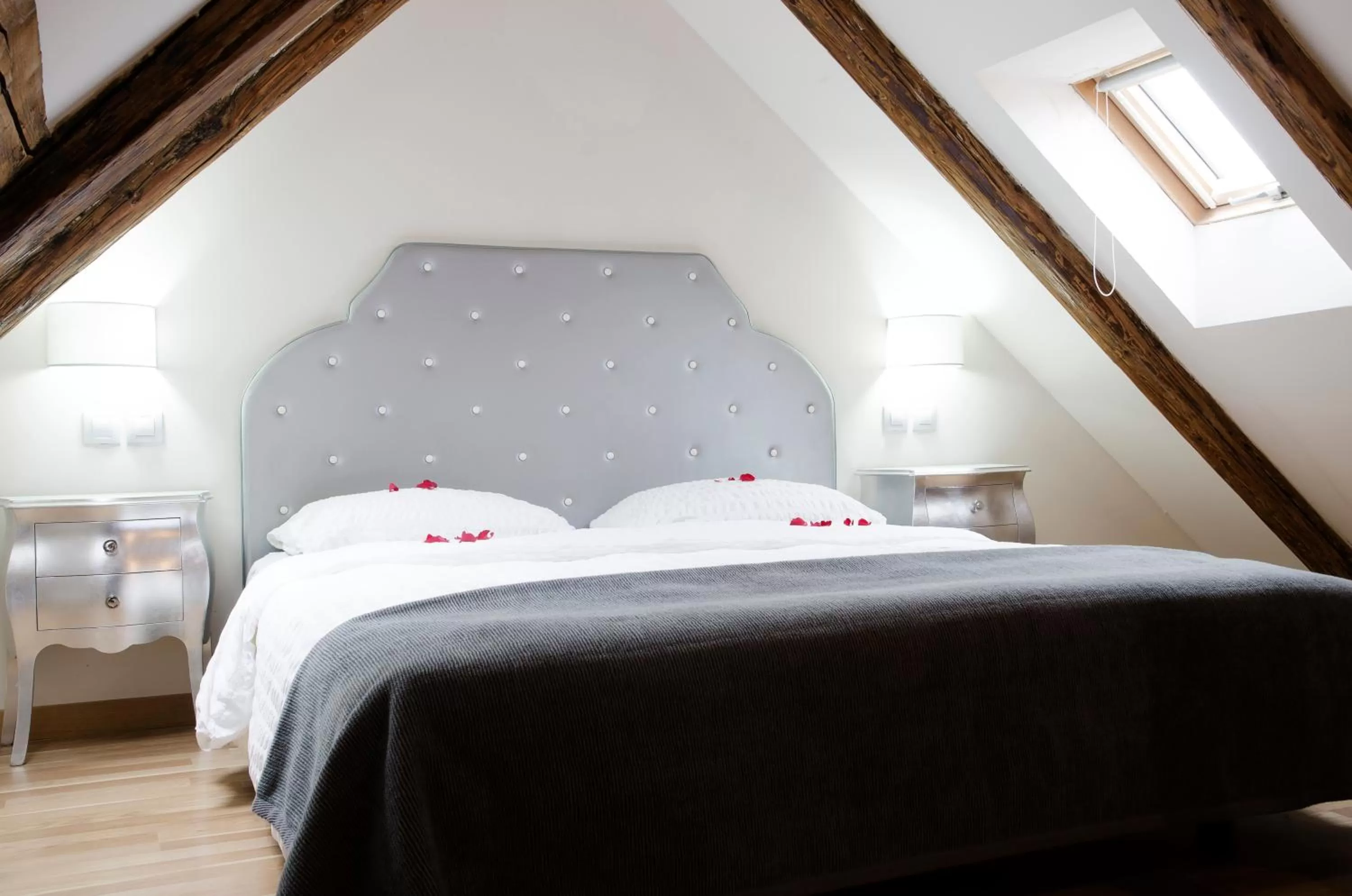 Bedroom, Bed in Dolce Vita Suites Boutique