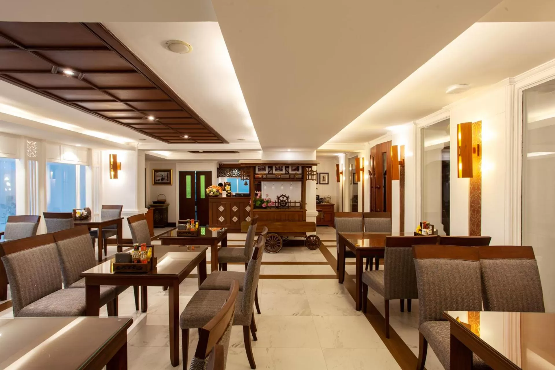 Restaurant/places to eat in Viangbua Mansion