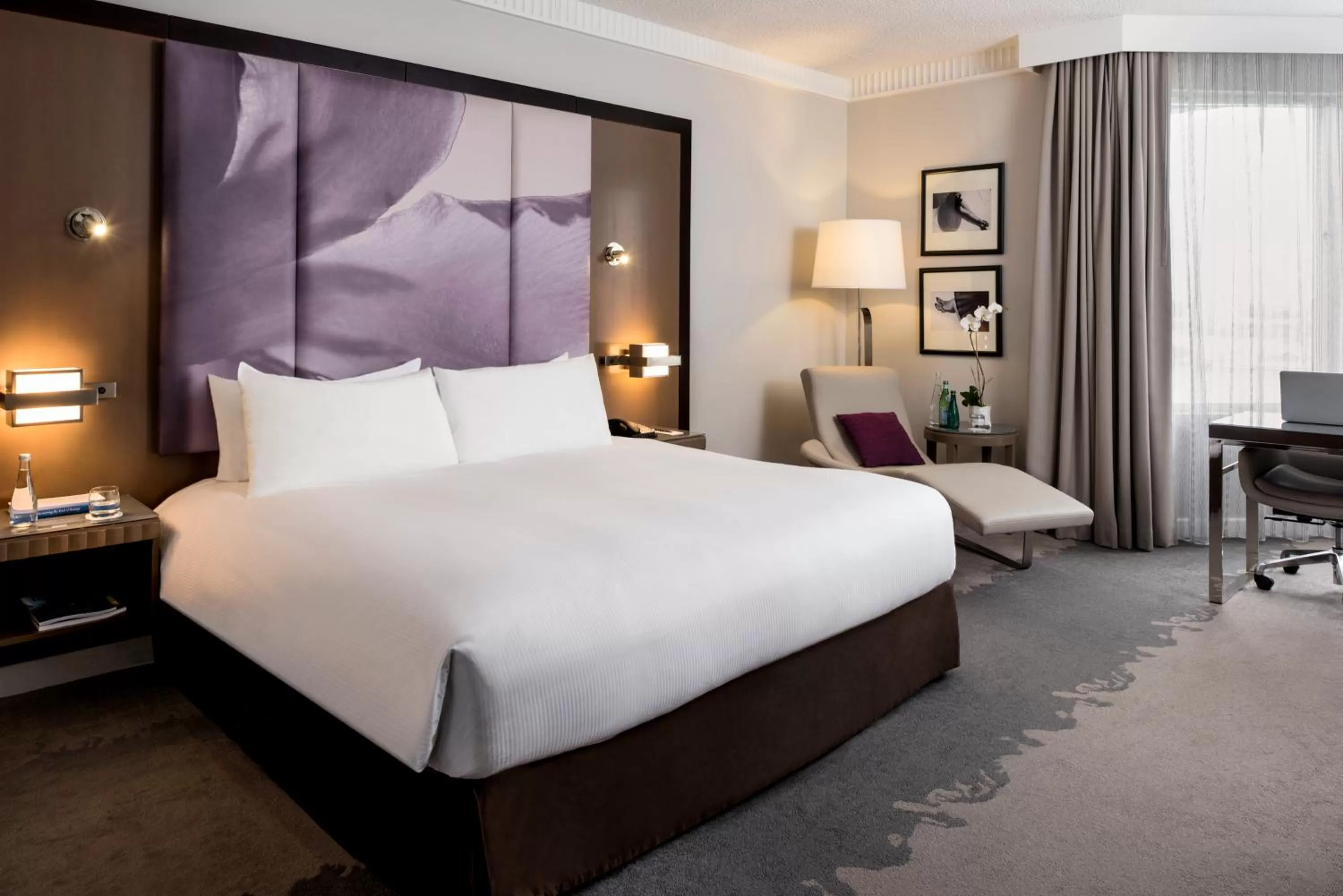 Bedroom, Bed in Pullman Miami Airport