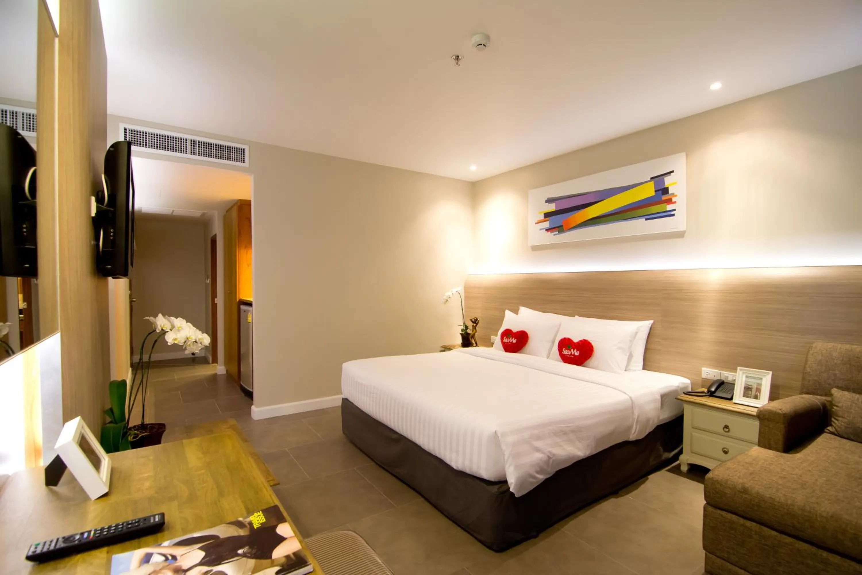 Photo of the whole room, Bed in Sea Me Spring Too Hotel