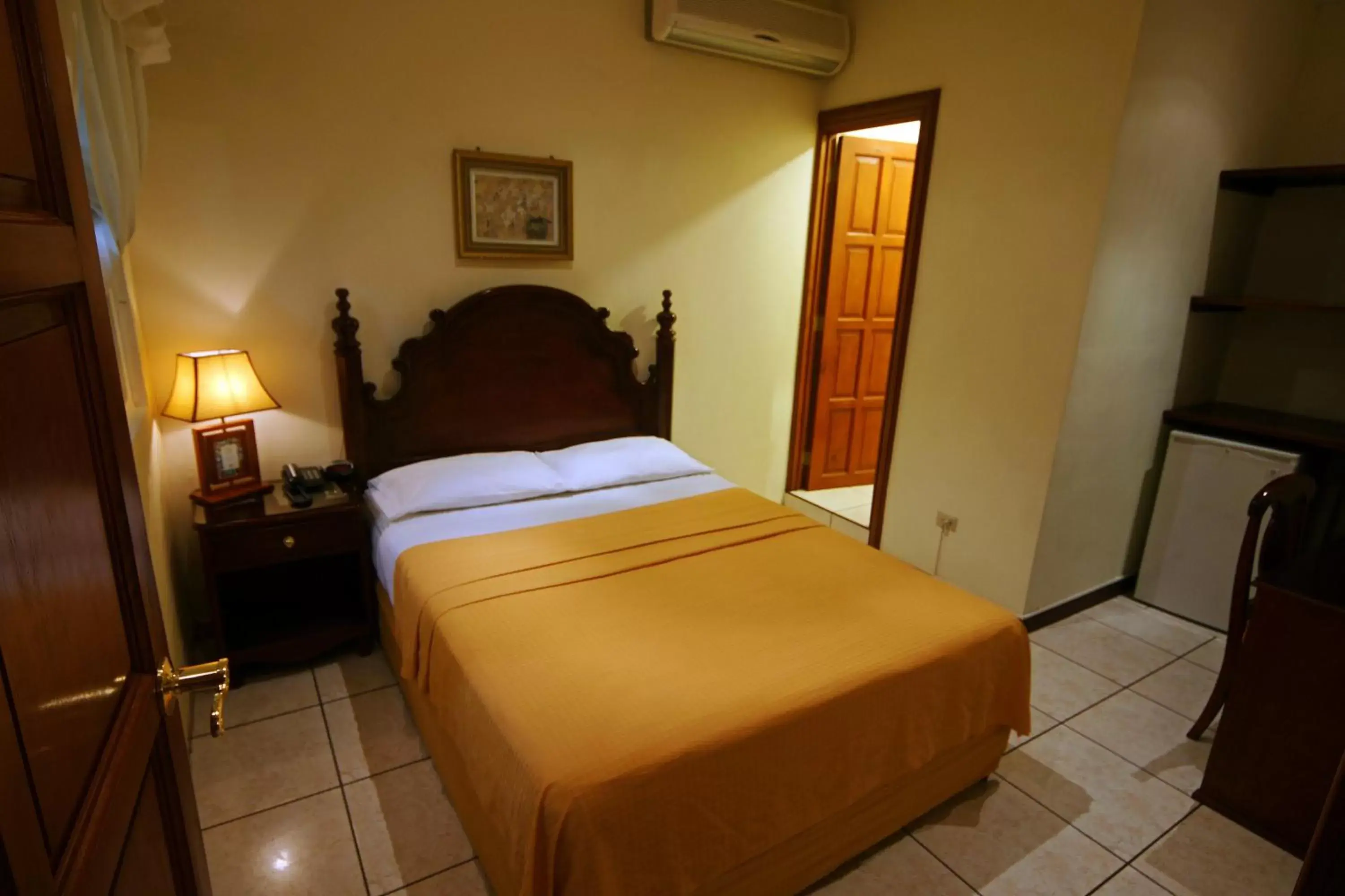 Single Room - single occupancy in Hotel Villa Florencia Zona Rosa Single Room - single occupancy in Hotel Villa Florencia Zona Rosa