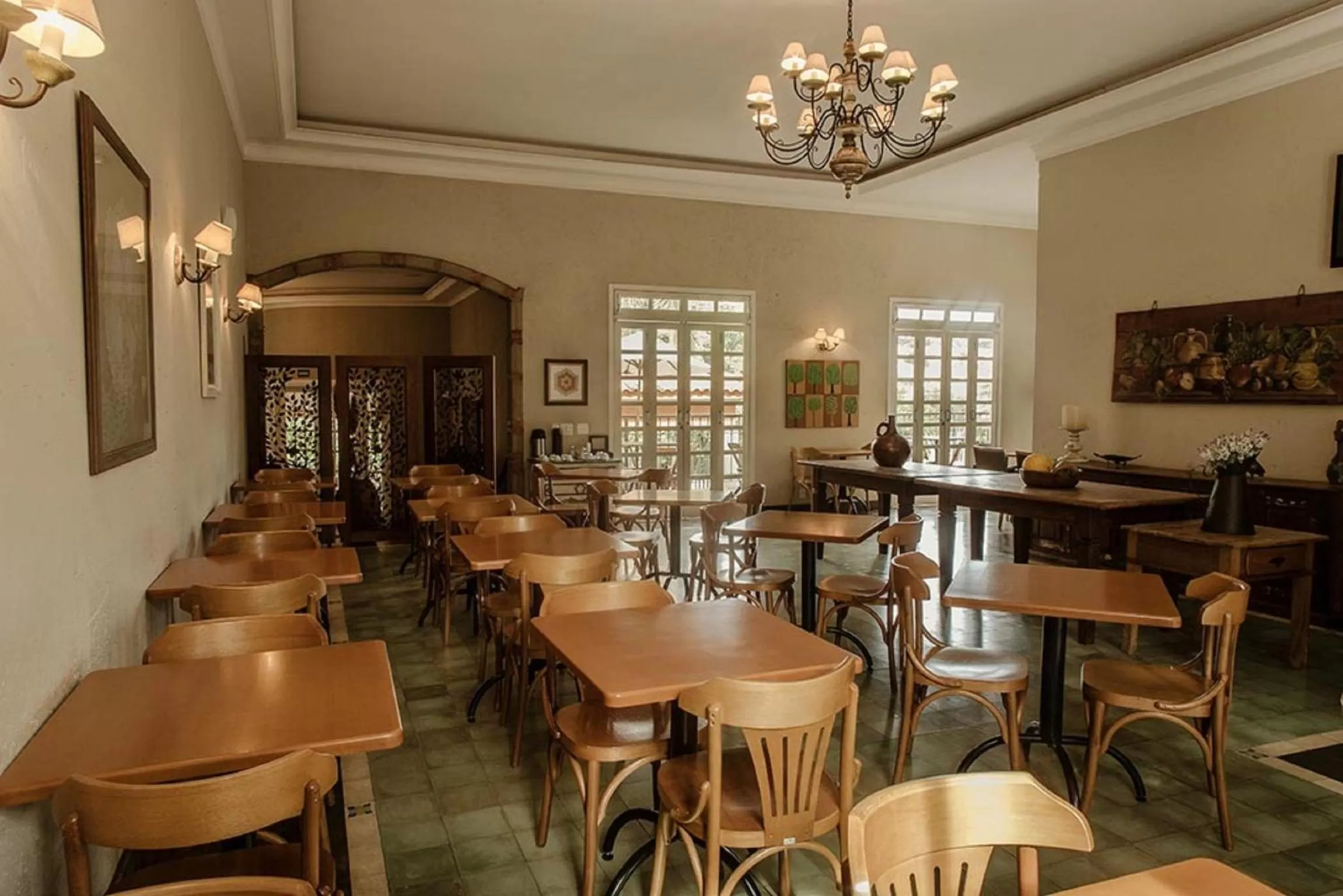 Restaurant/Places to Eat in Vila Real Hotel