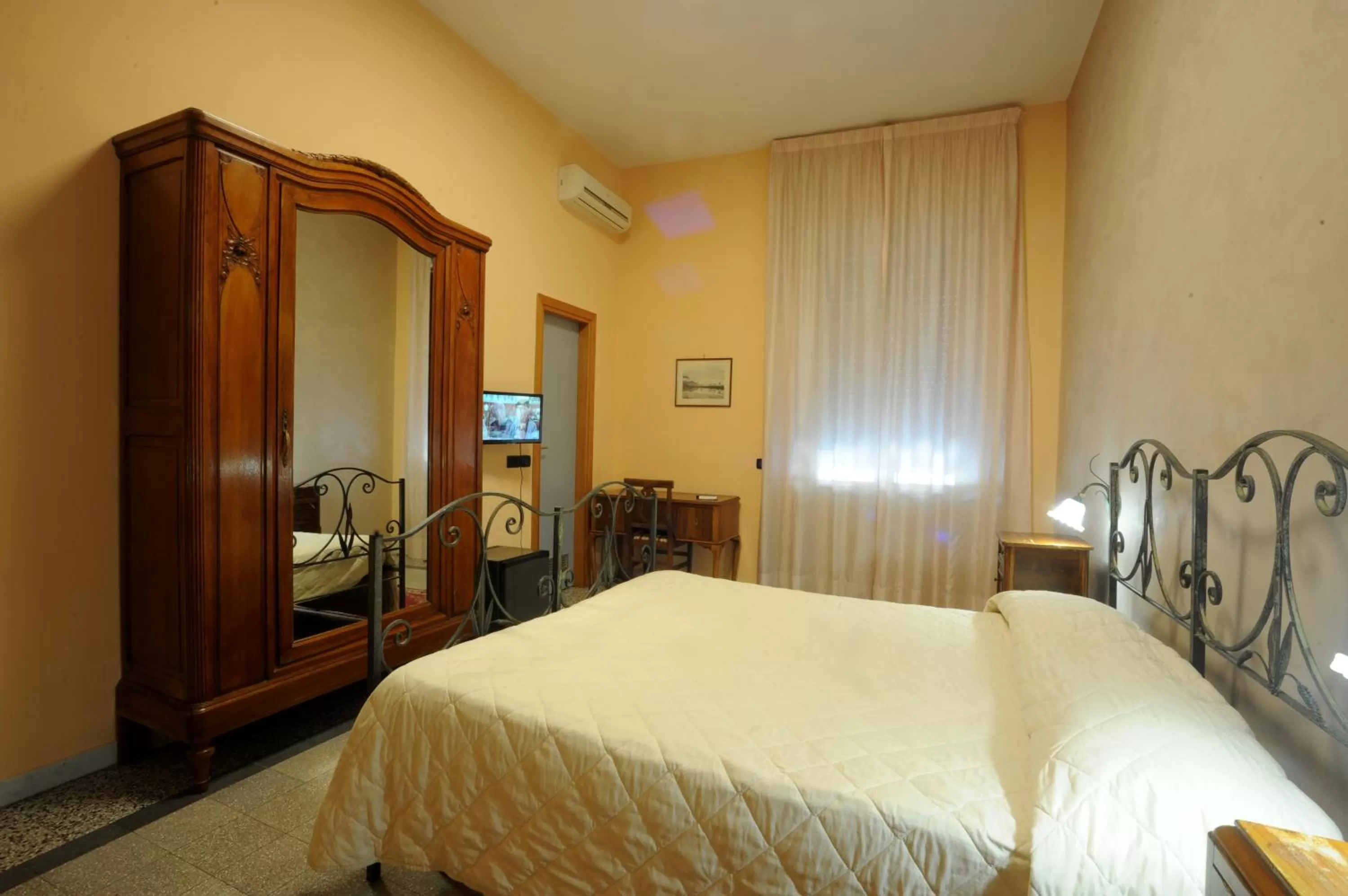 Bed in Albergo Bellavista
