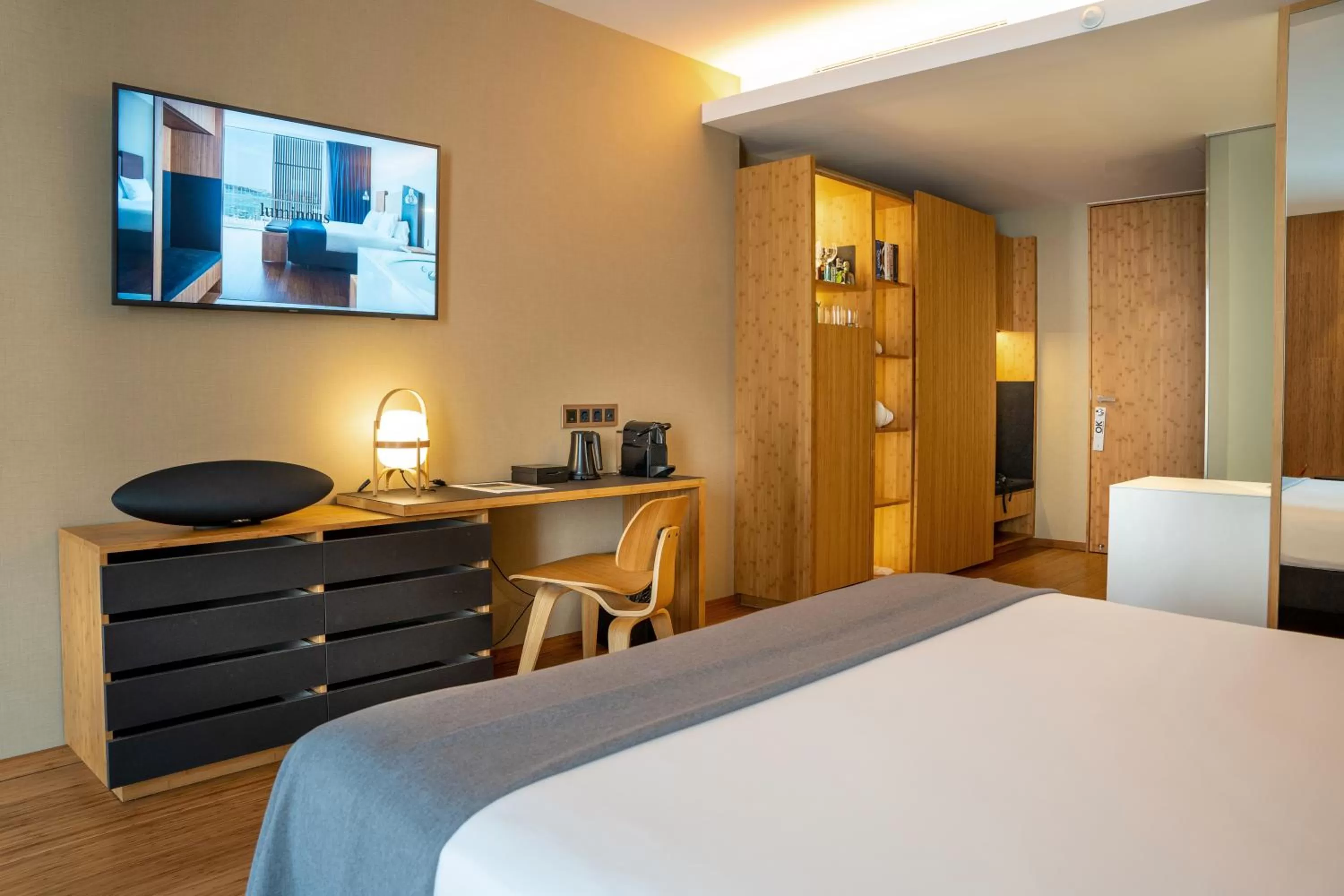 TV and multimedia, Bed in Ocean Drive Barcelona