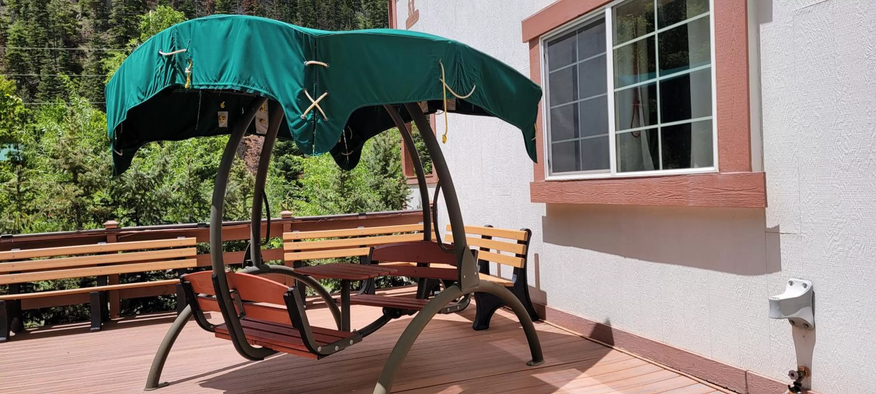 Property building in Hot Springs Inn