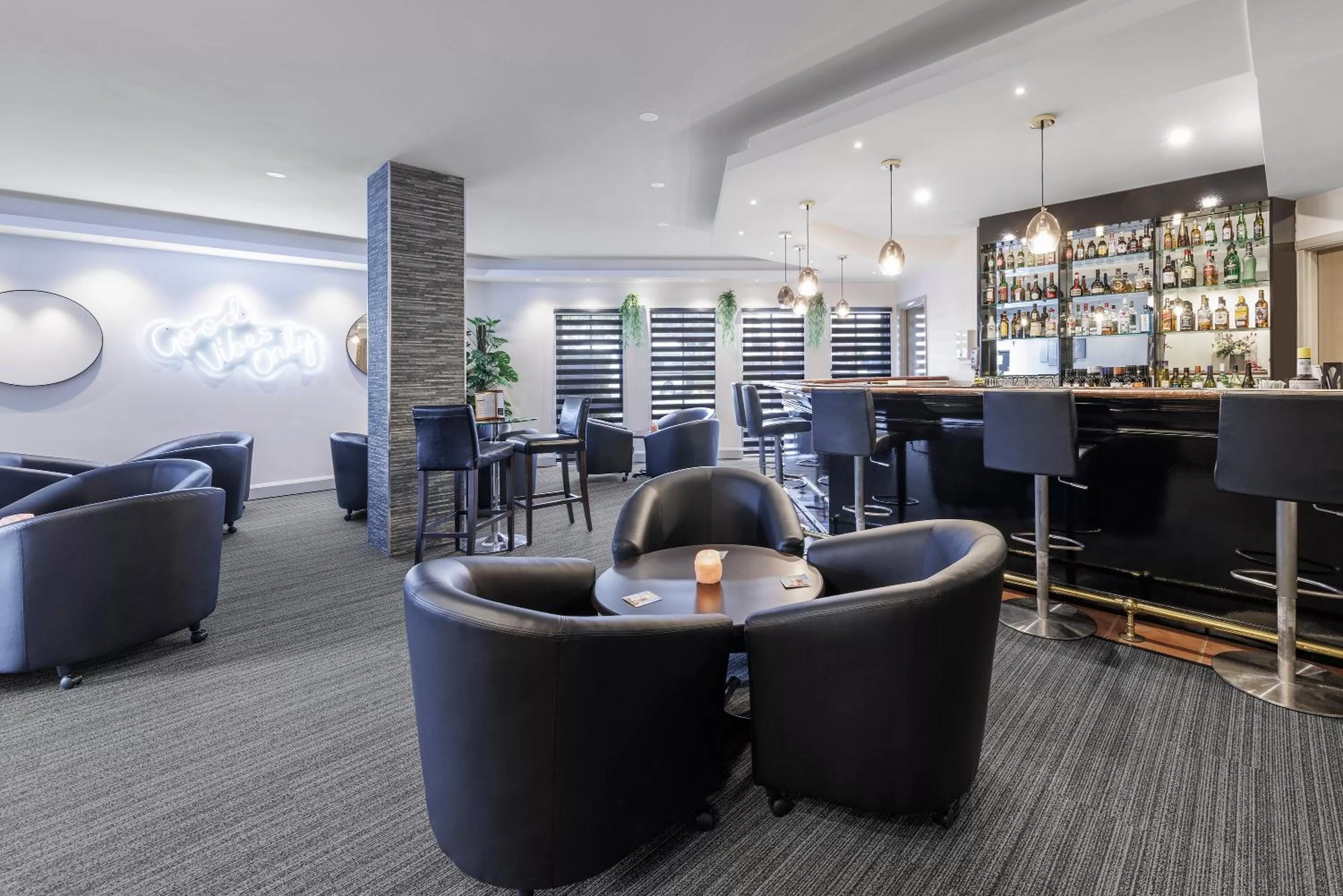 Lounge or bar in Quality Hotel Melbourne Airport