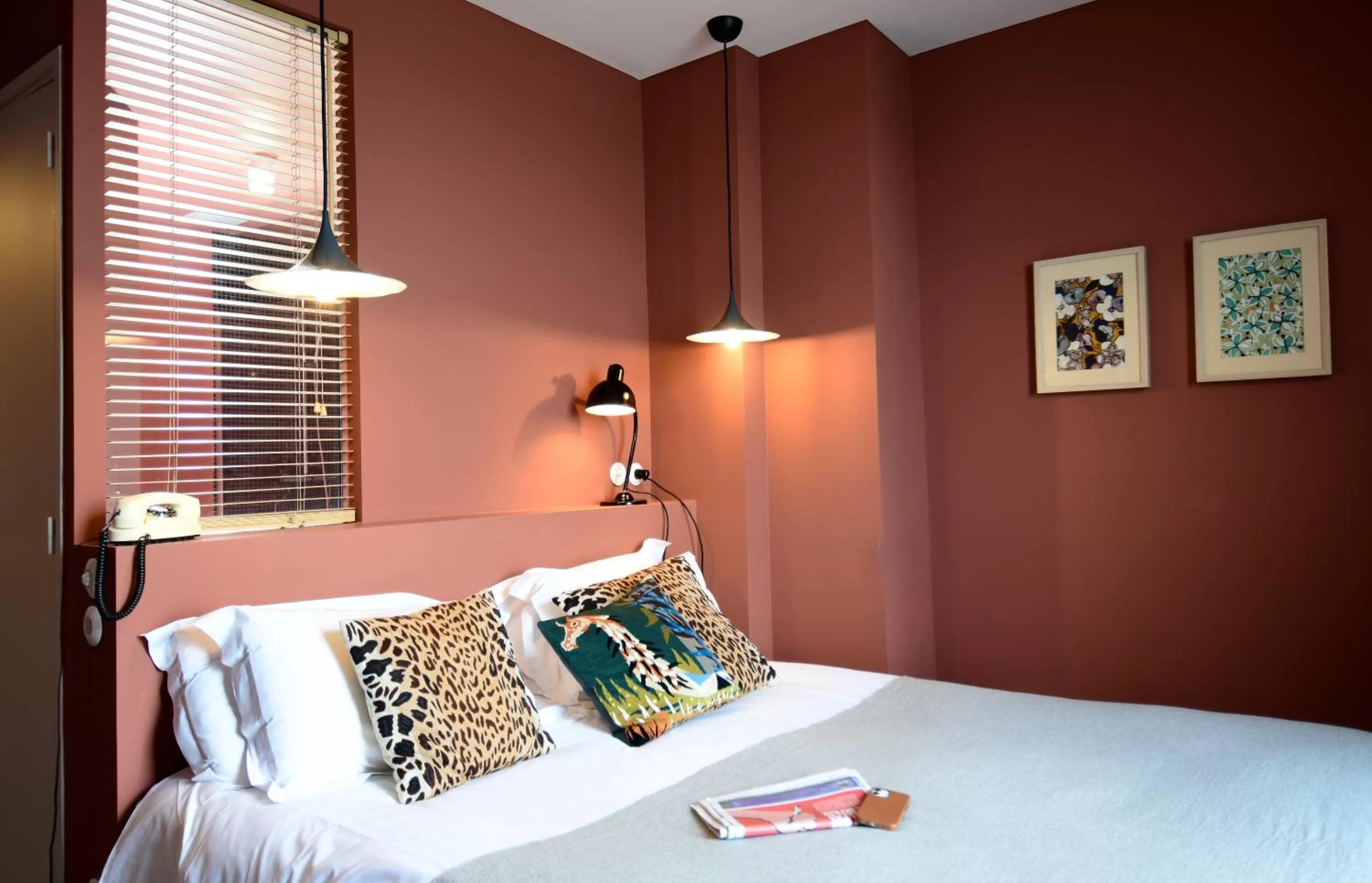 Bed in Hotel Les Pilotes