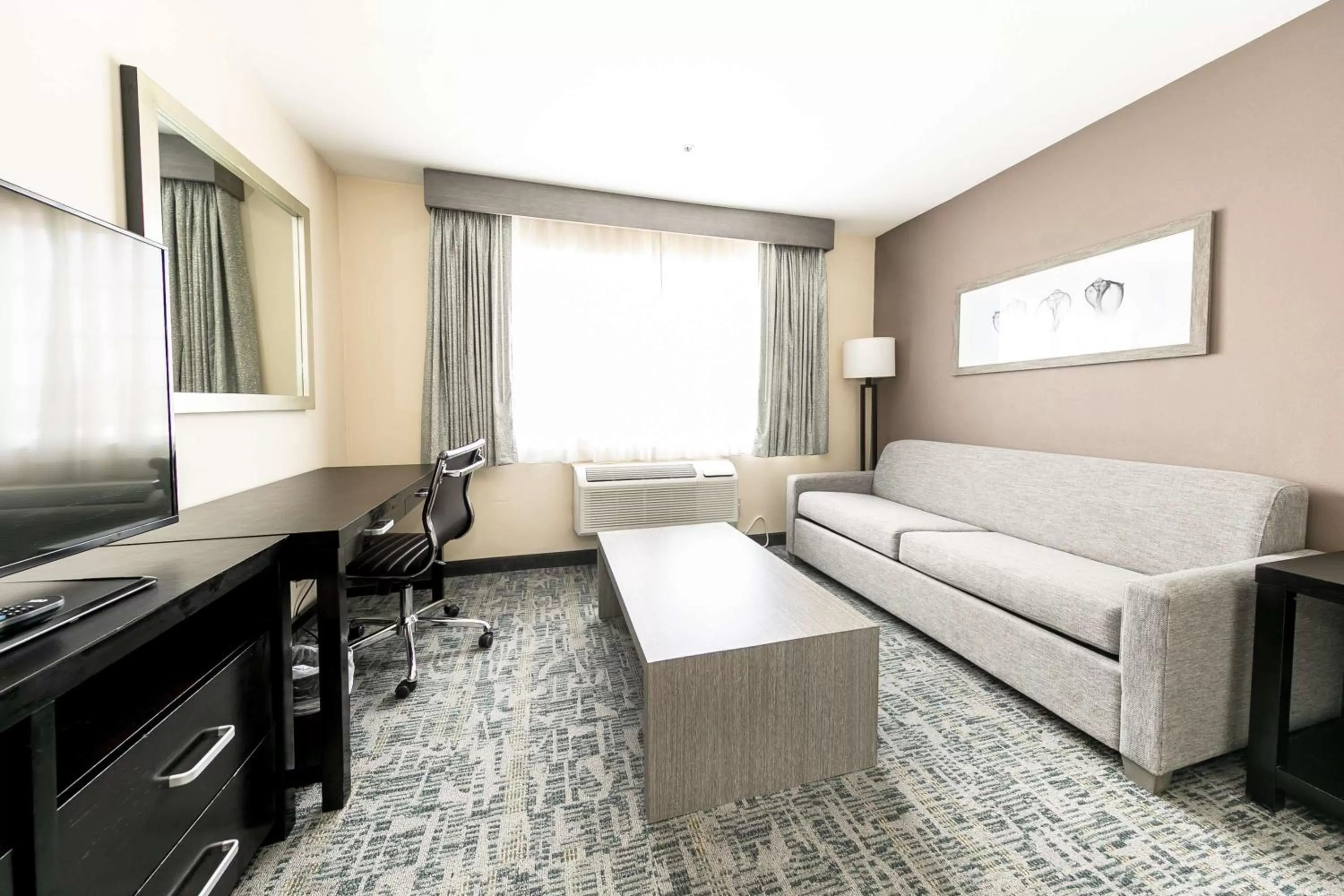 Bedroom, Bed in Best Western Inn & Suites San Diego Zoo -SeaWorld Area