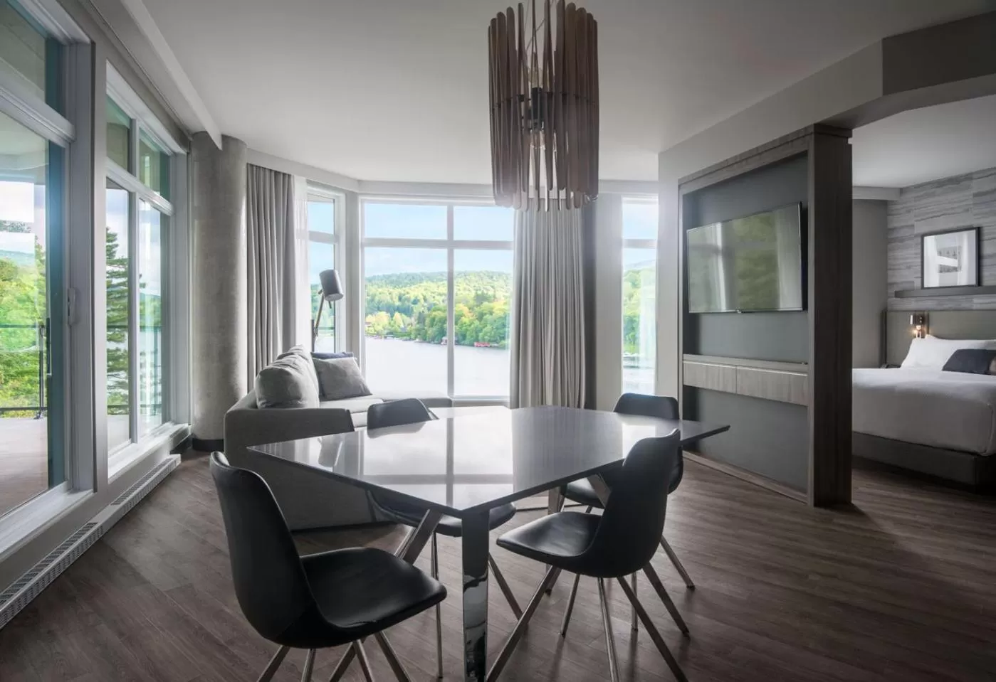 Dining area, Bed in Entourage sur-le-Lac