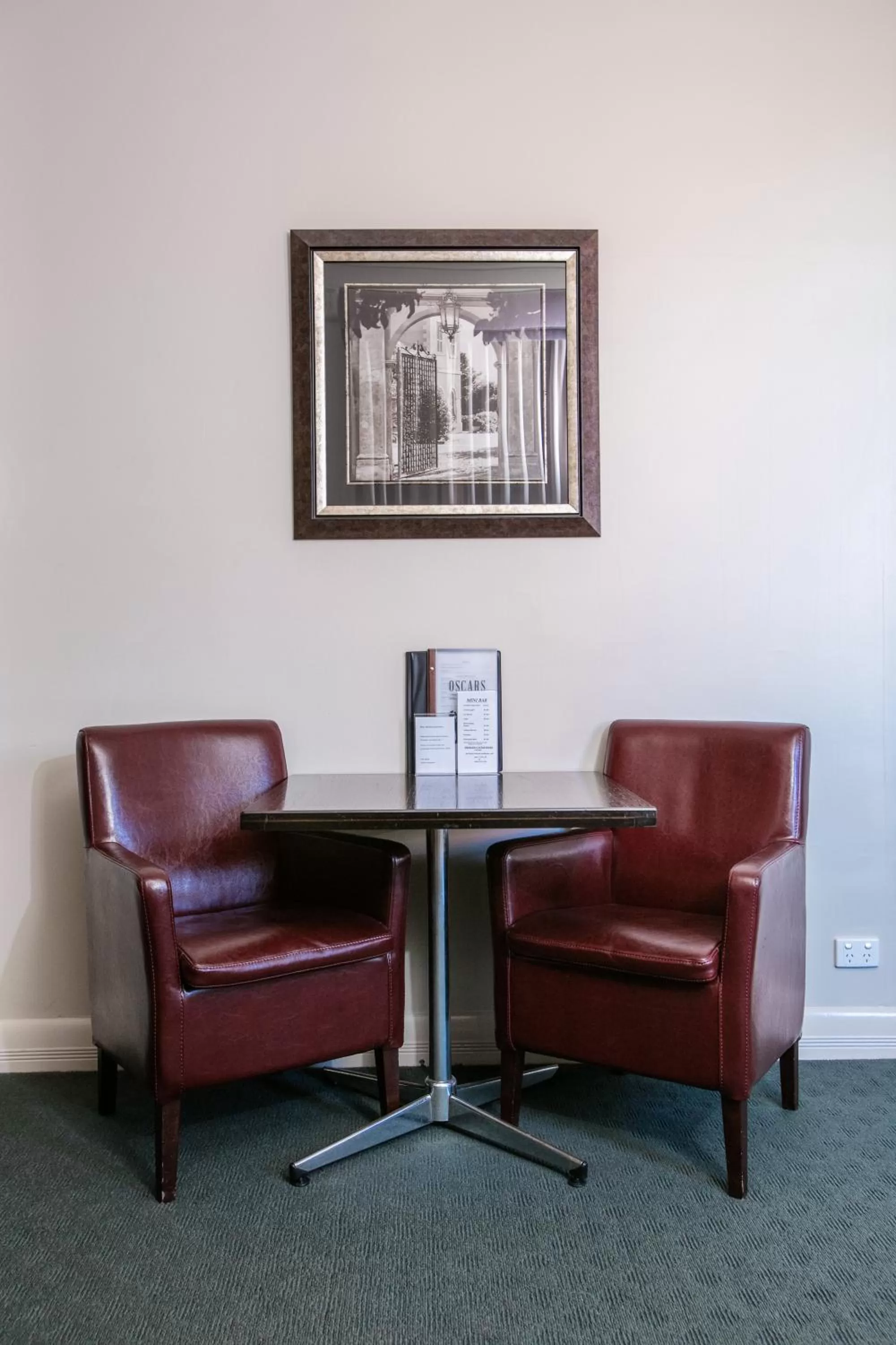 Living room, Lounge/Bar in Oscars Hotel and Cafe Bar