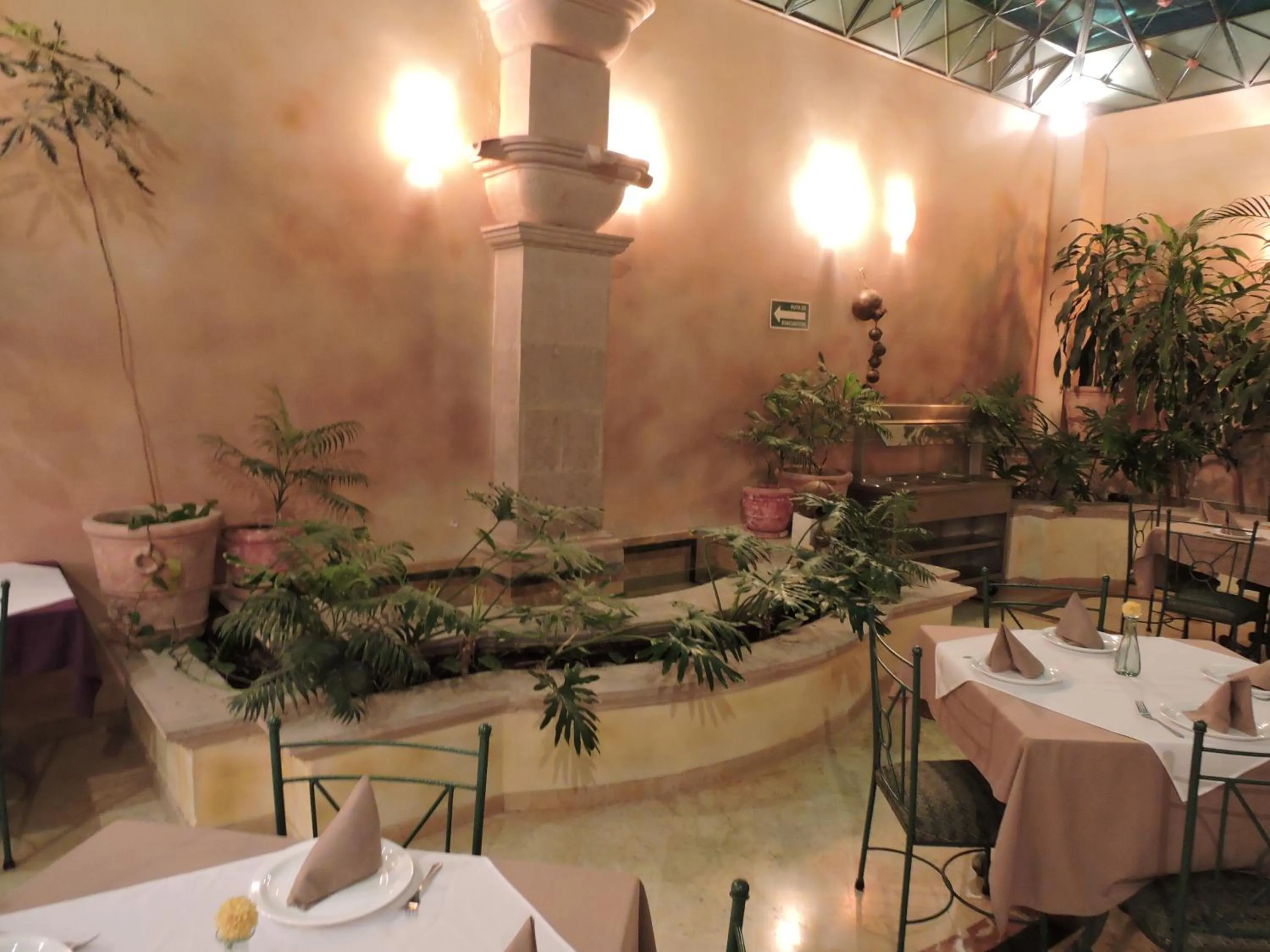 Restaurant/places to eat in Hotel Quinta Cesar
