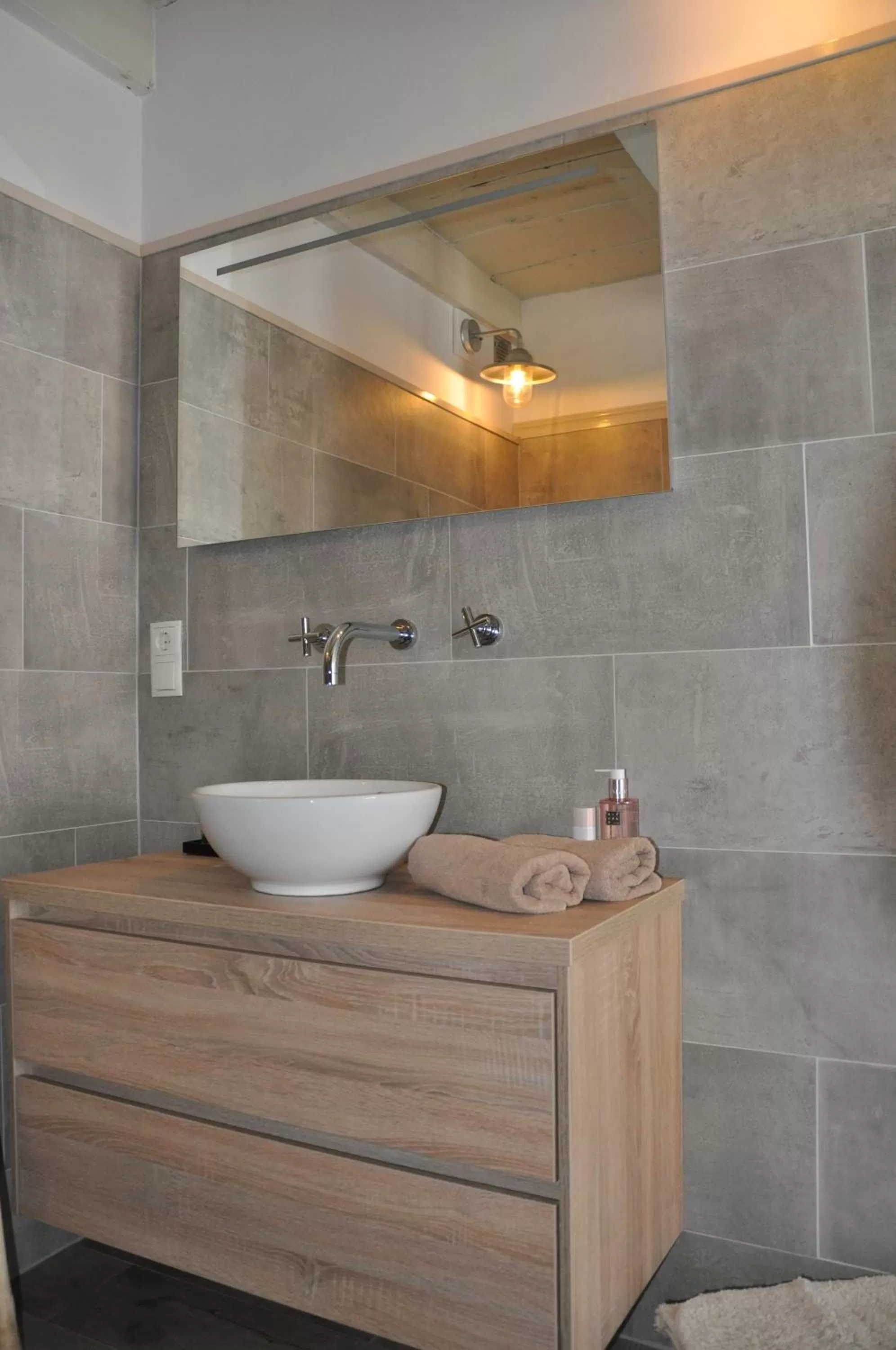 Bathroom in De Slapende Leeuw