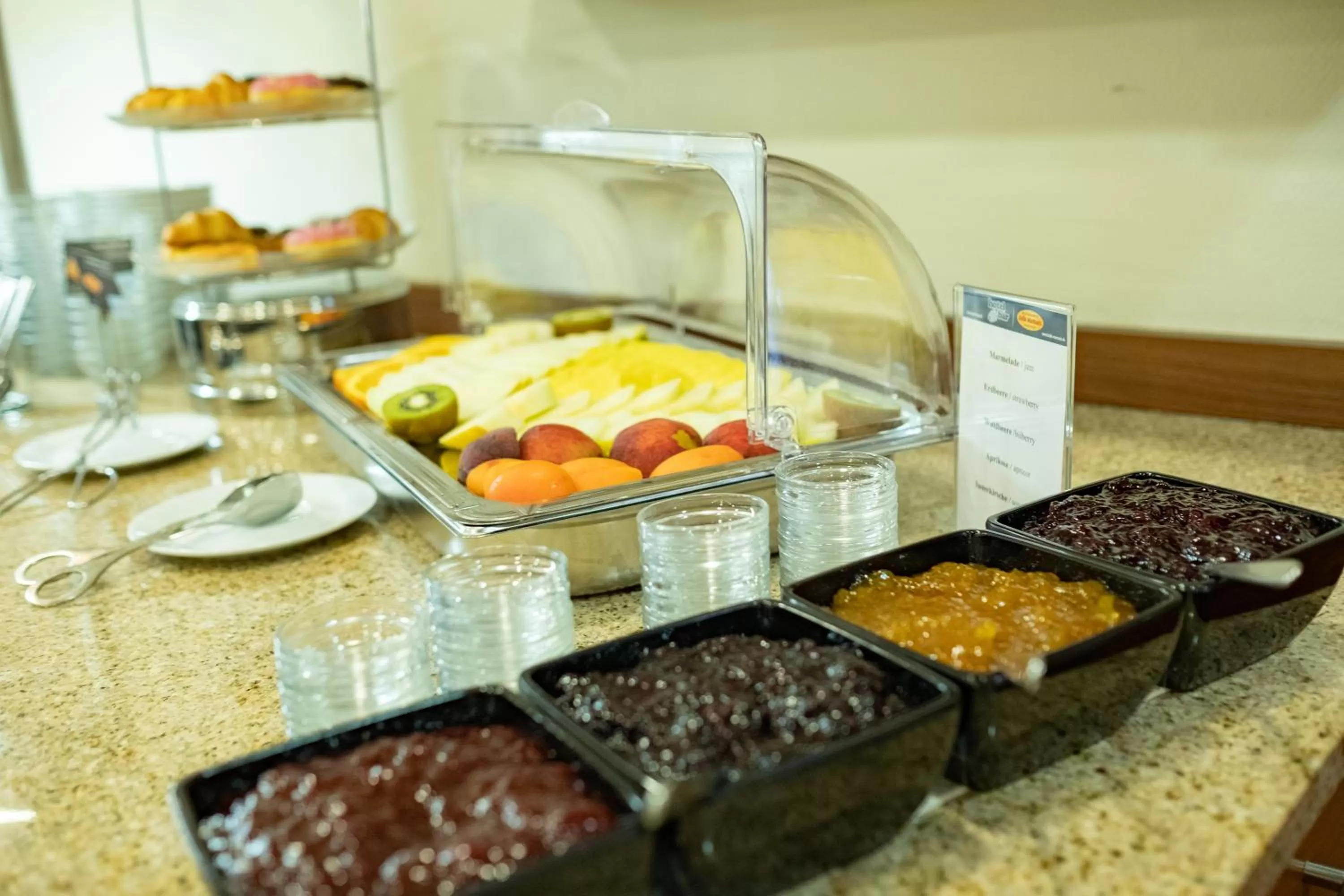 Buffet breakfast in Hotel Bär