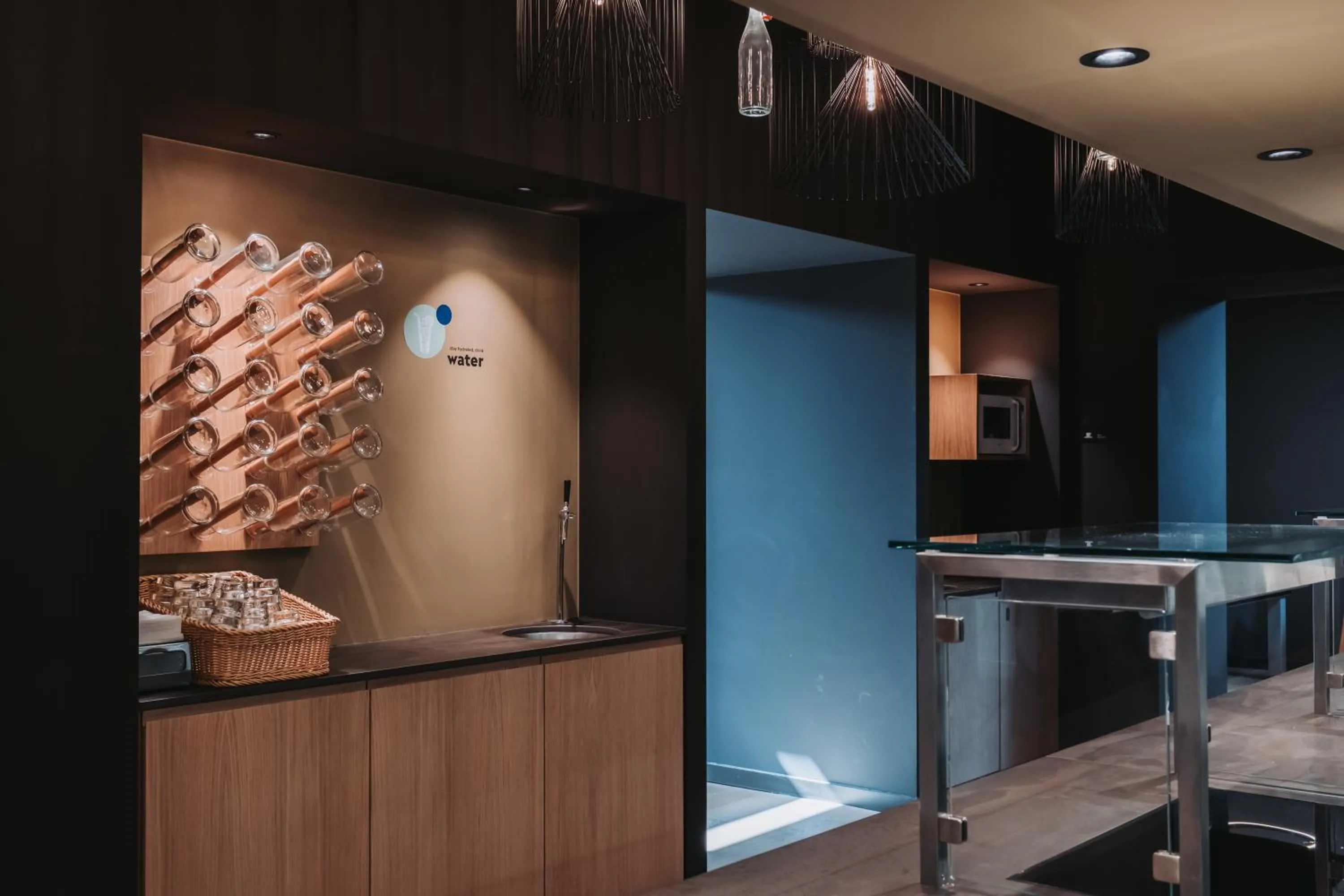 Restaurant/places to eat in Montreux Youth Hostel