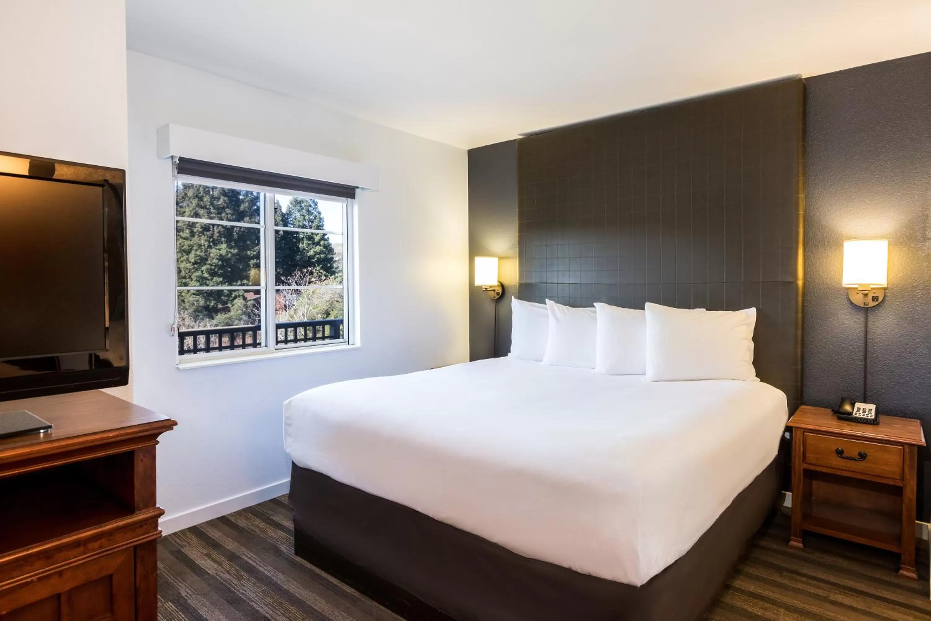 Bed in Hyatt House San Ramon