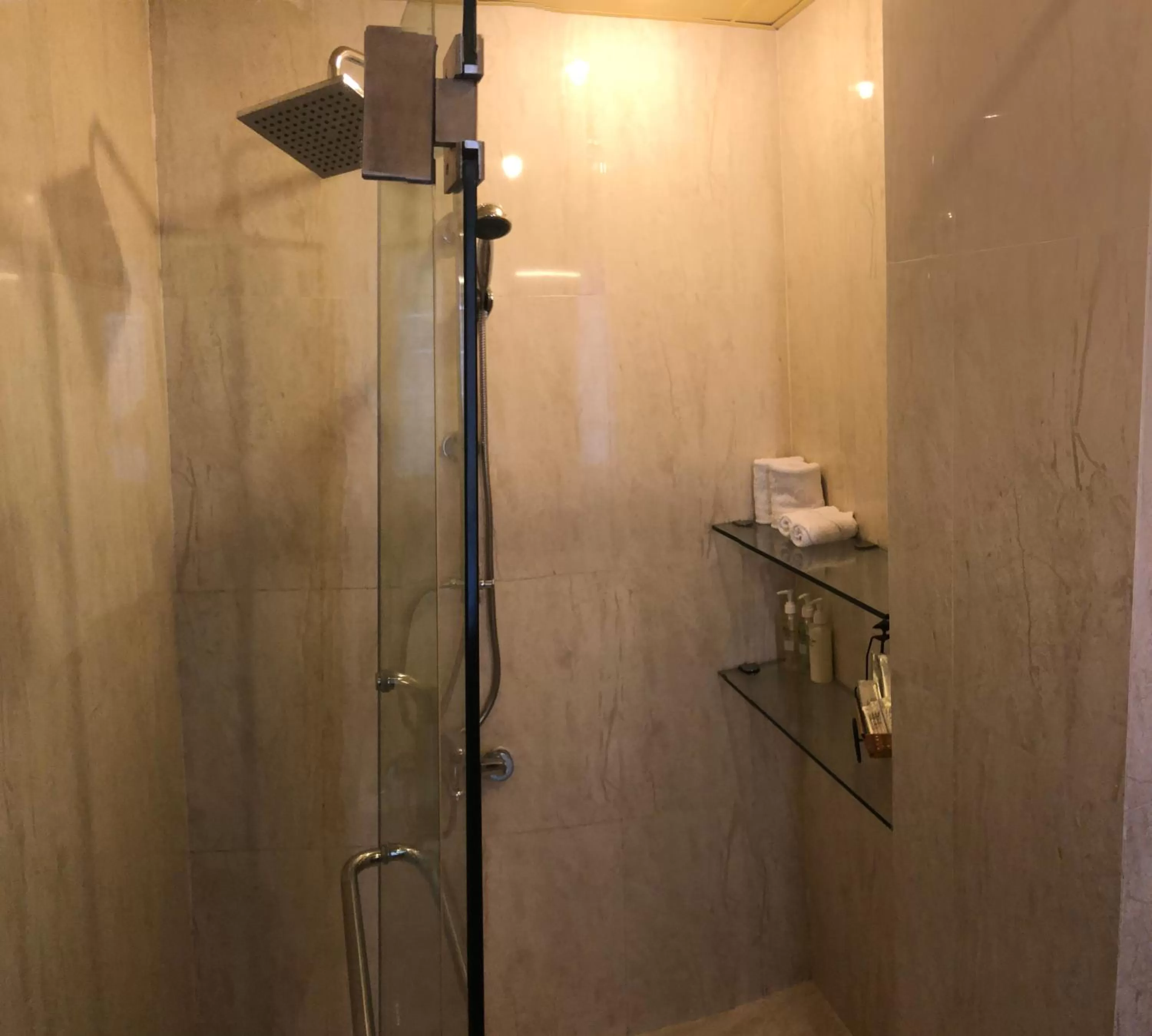 Shower, Bathroom in Prostyle Hotel Ho Chi Minh プロスタイルホテルホーチミン
